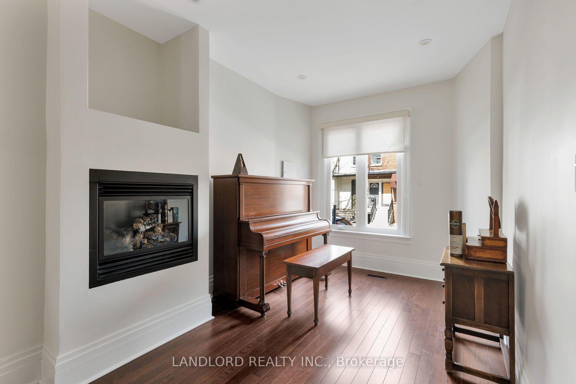 Photo 5 of 107A Scollard Street, Toronto, The Annex — HOMEH