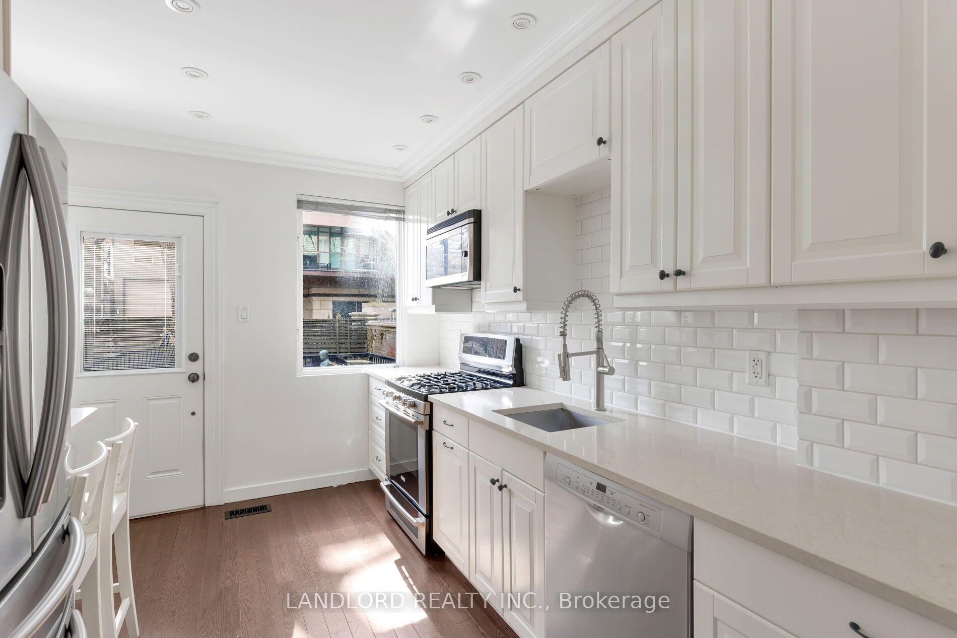 Photo 11 of 107A Scollard Street, Toronto, The Annex — HOMEH