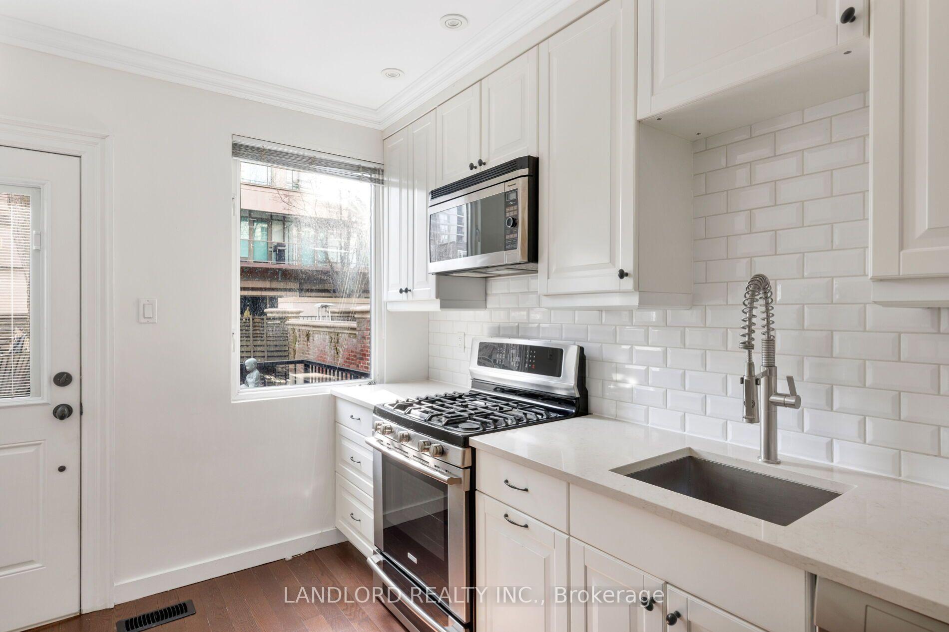 Photo 12 of 107A Scollard Street, Toronto, The Annex — HOMEH