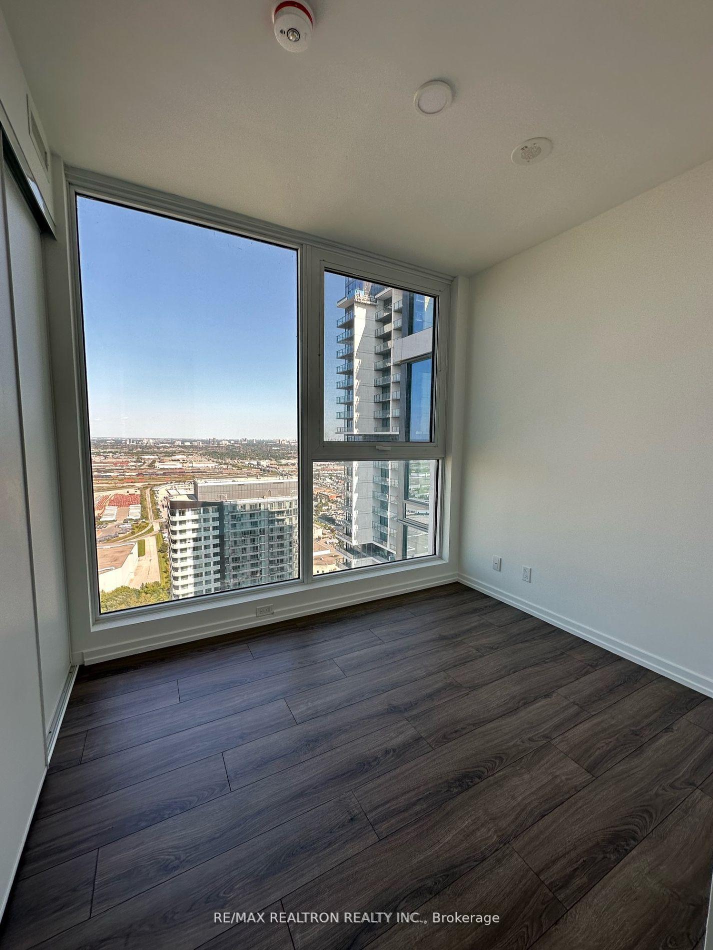 Photo 5 of Unit 4803, 1000 Portage Parkway, Vaughan, Concord — HOMEH