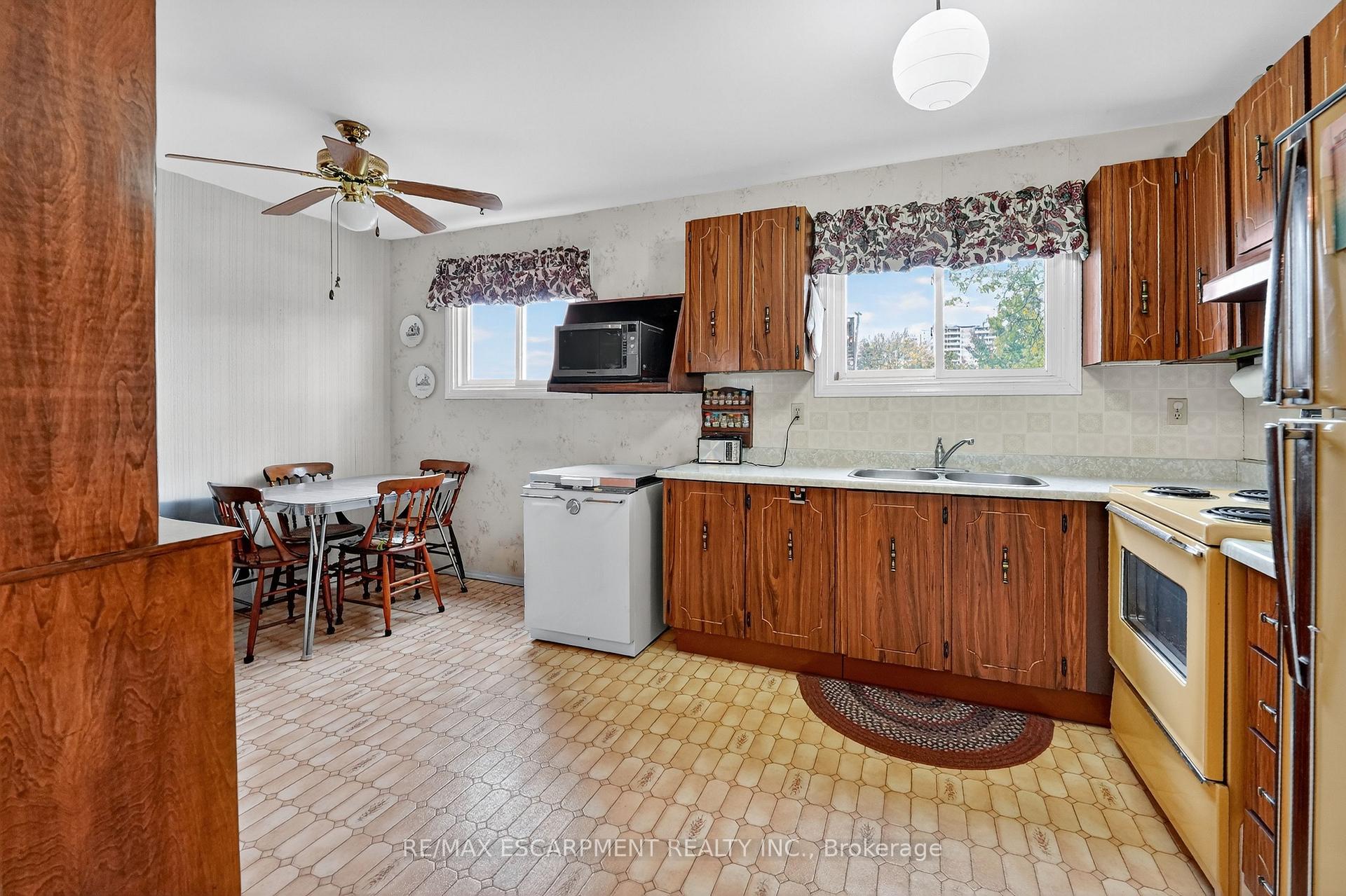Photo 9 of Unit 1, 34 Bow Valley Drive, Hamilton, Riverdale — HOMEH