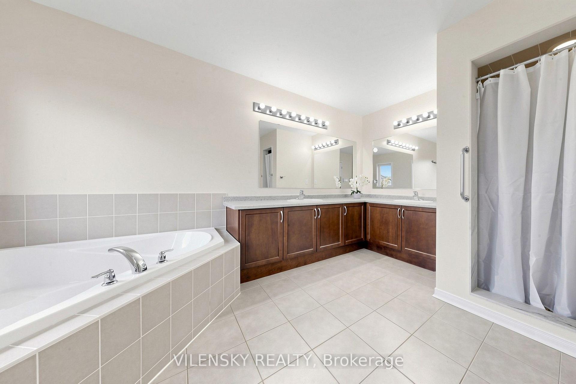 Photo 24 of 46 Westcliffe Crescent, Richmond Hill, Jefferson — HOMEH