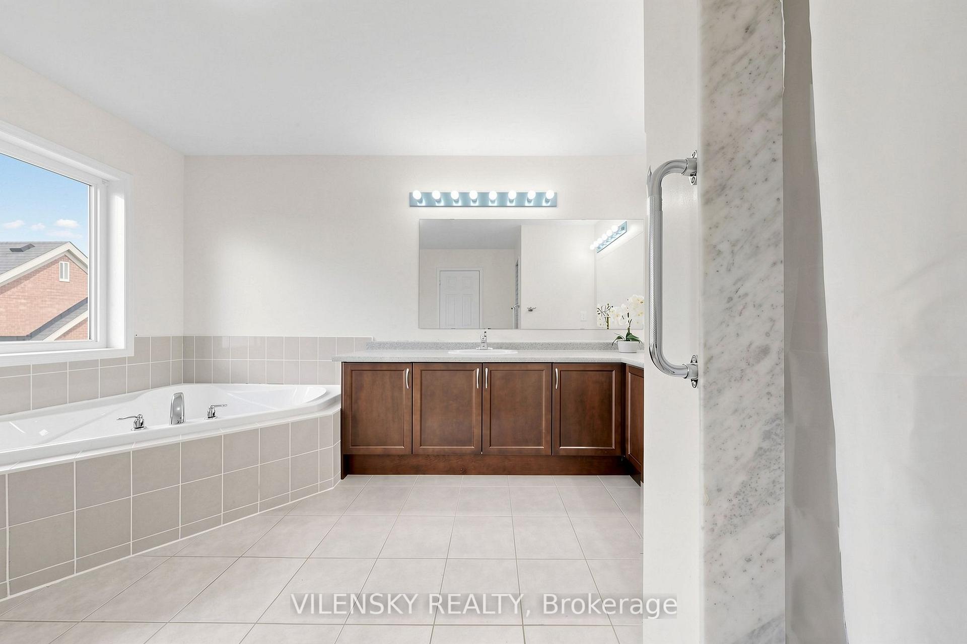 Photo 25 of 46 Westcliffe Crescent, Richmond Hill, Jefferson — HOMEH