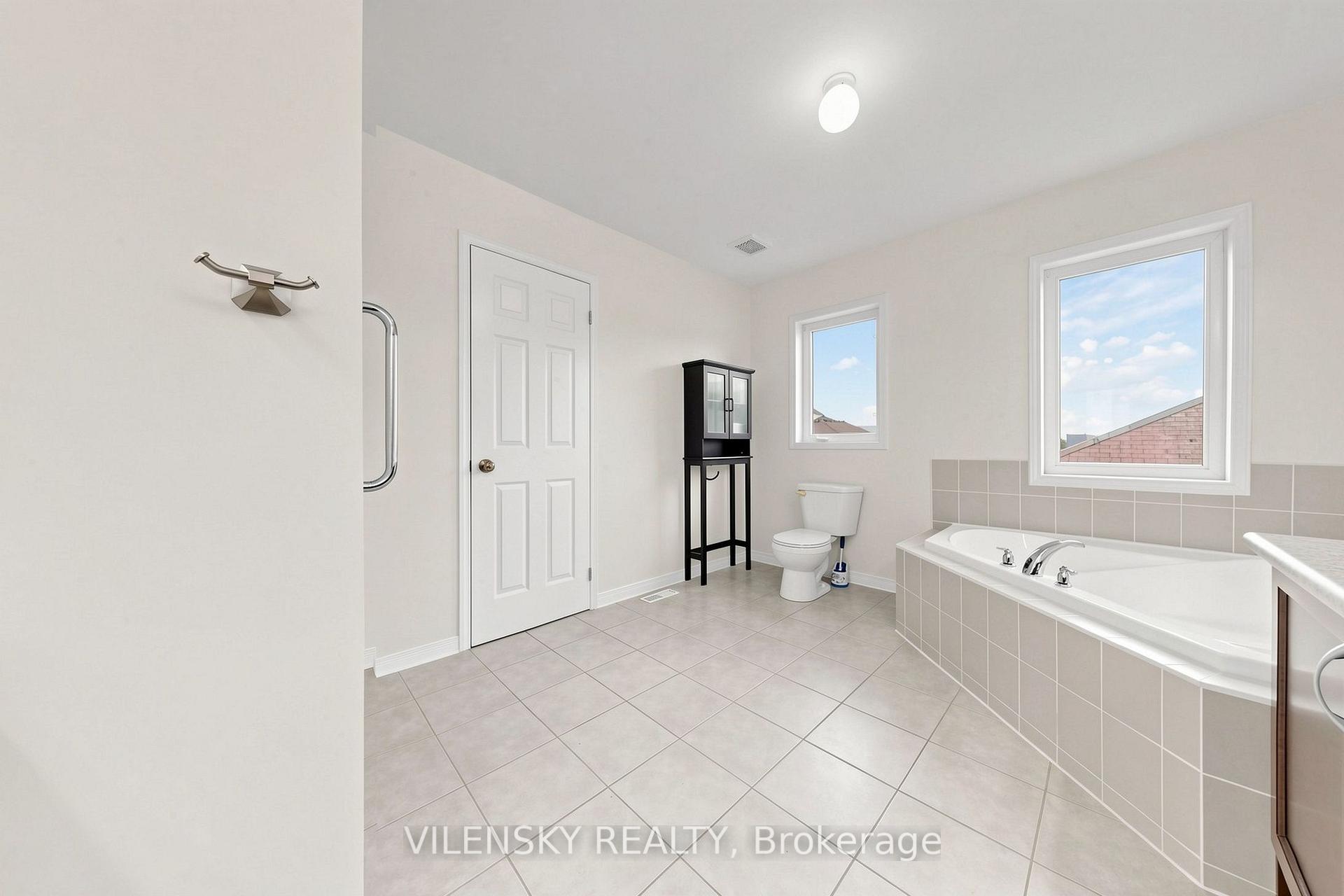 Photo 26 of 46 Westcliffe Crescent, Richmond Hill, Jefferson — HOMEH