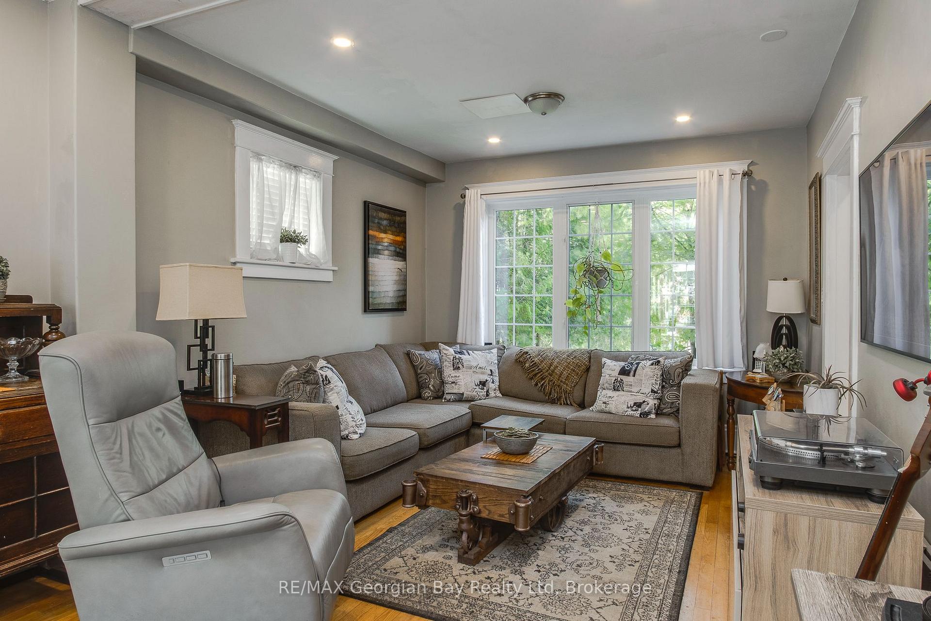 Photo 12 of 449 Elizabeth Street, Midland — HOMEH
