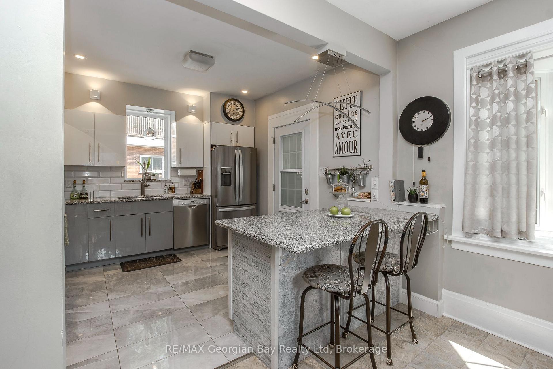 Photo 14 of 449 Elizabeth Street, Midland — HOMEH