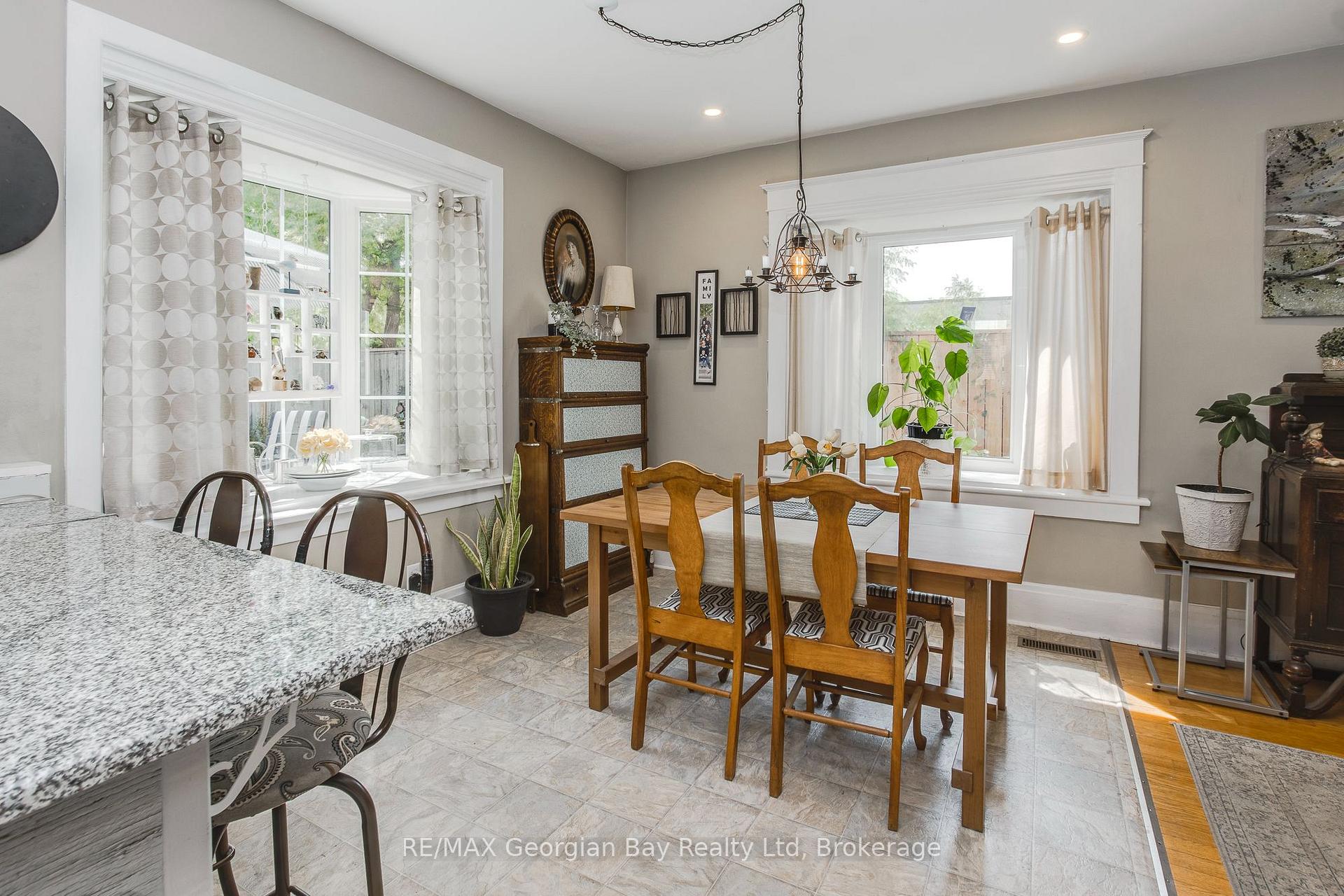 Photo 15 of 449 Elizabeth Street, Midland — HOMEH