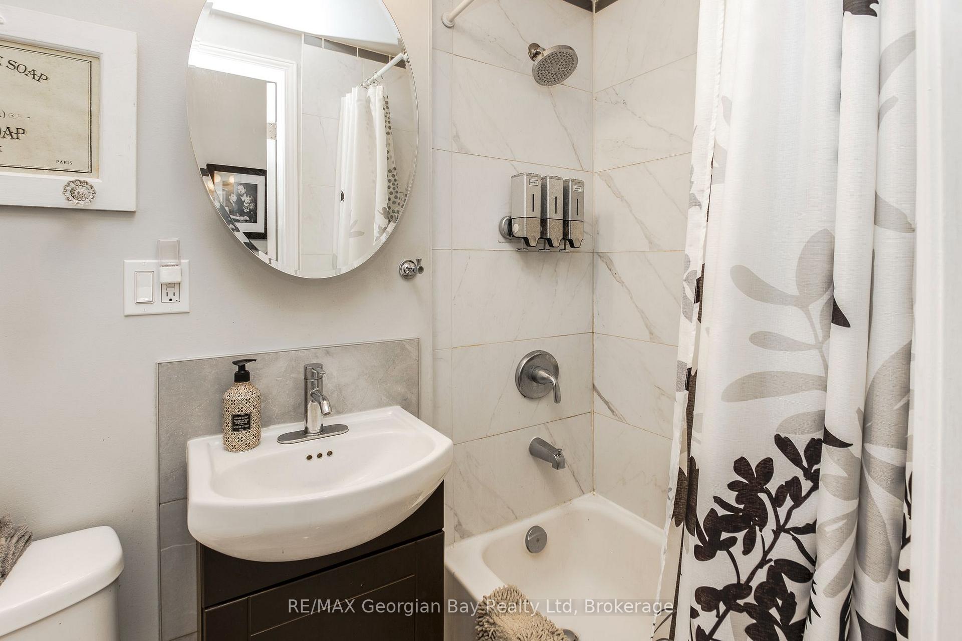 Photo 16 of 449 Elizabeth Street, Midland — HOMEH