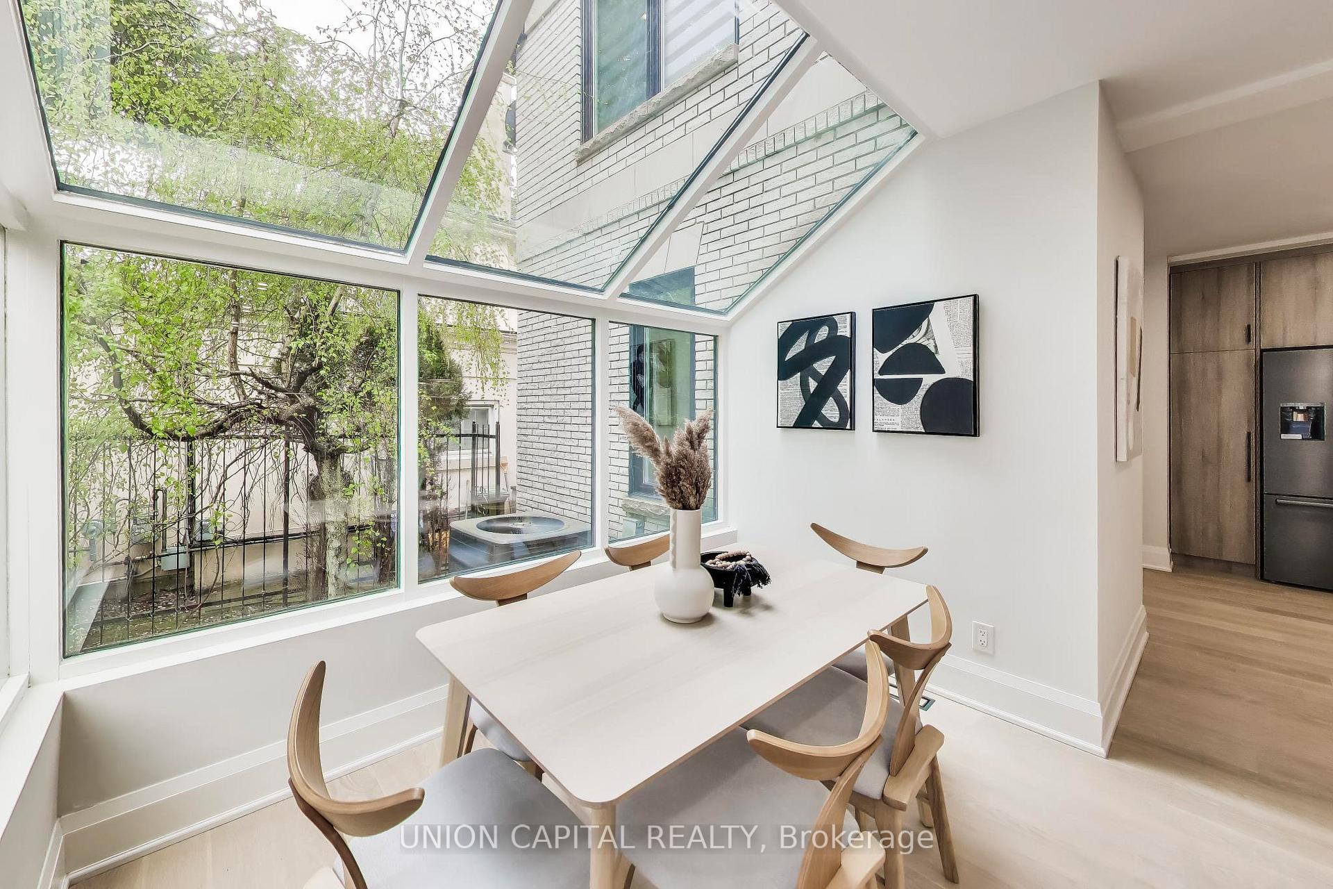 Photo 4 of 58 Forsyth Avenue N, Hamilton, Westdale — HOMEH