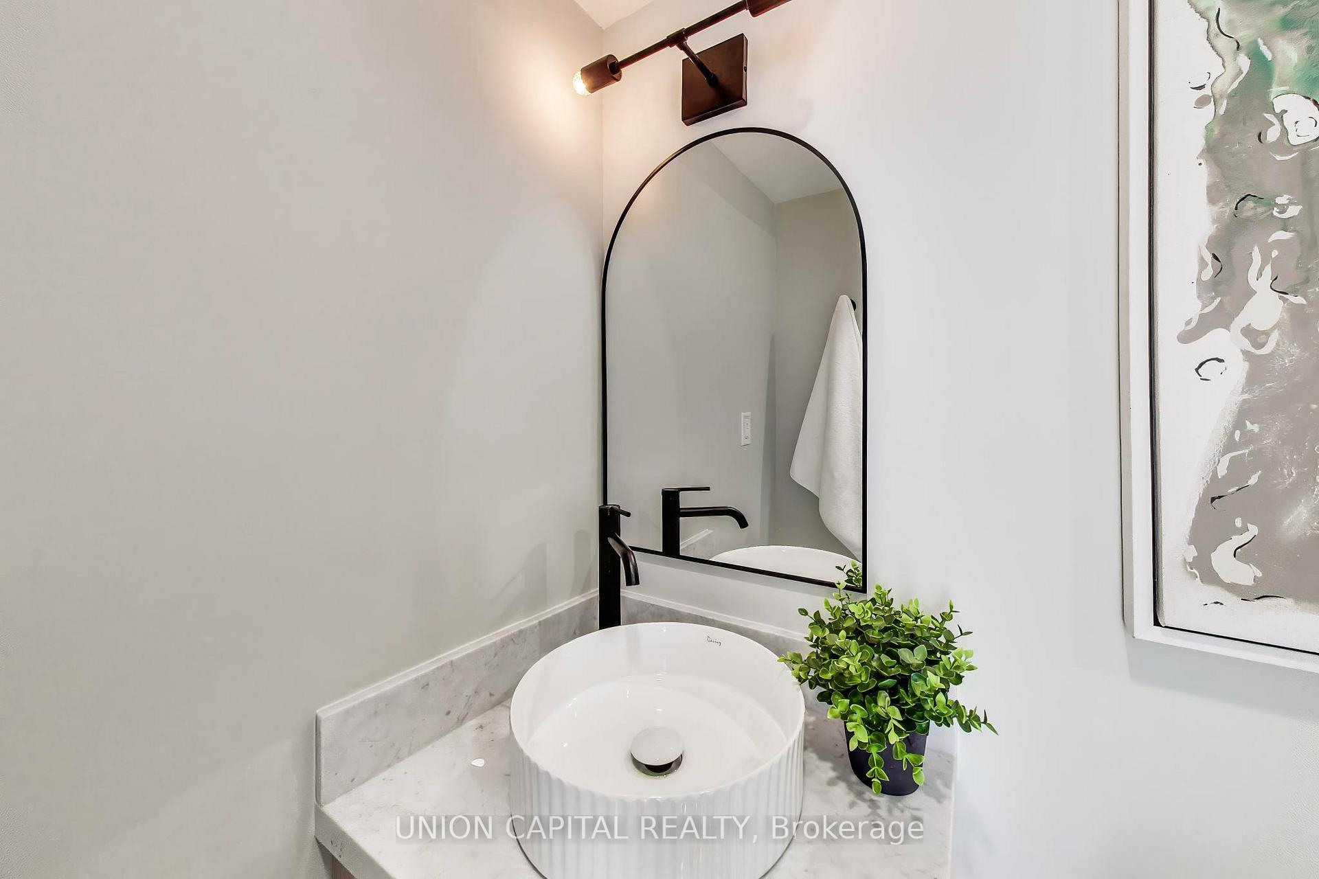 Photo 37 of 58 Forsyth Avenue N, Hamilton, Westdale — HOMEH