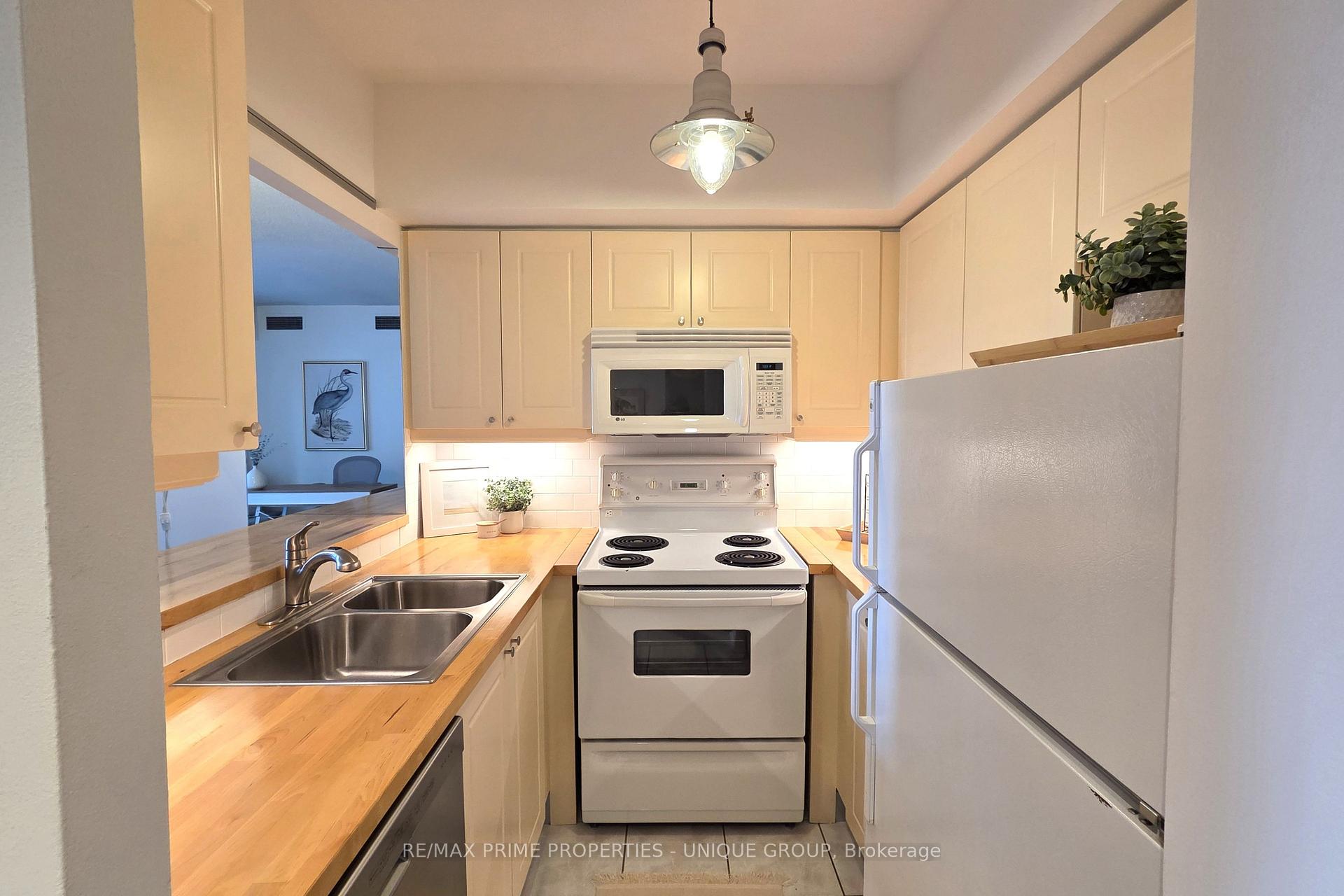 Photo 12 of Unit 1005, 99 Hayden Street, Toronto, Church-Yonge Corridor — HOMEH