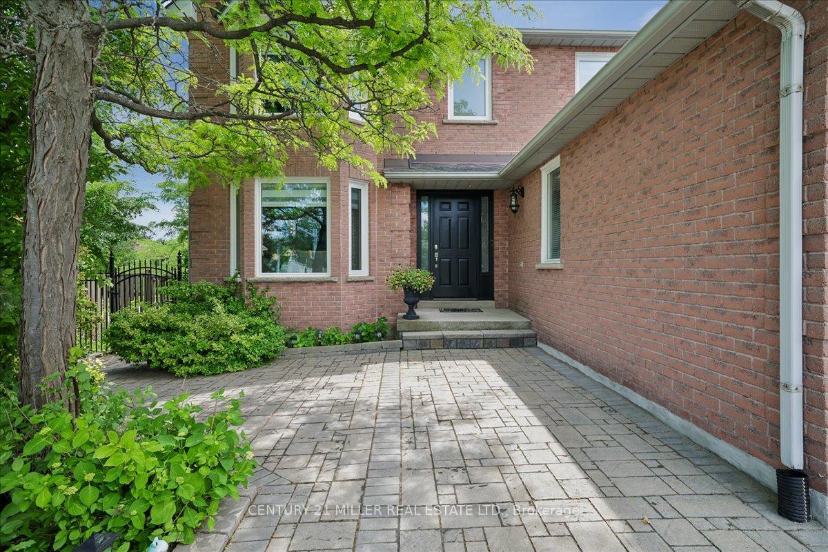 Photo 3 of 2120 Sixth Line, Oakville, River Oaks — HOMEH