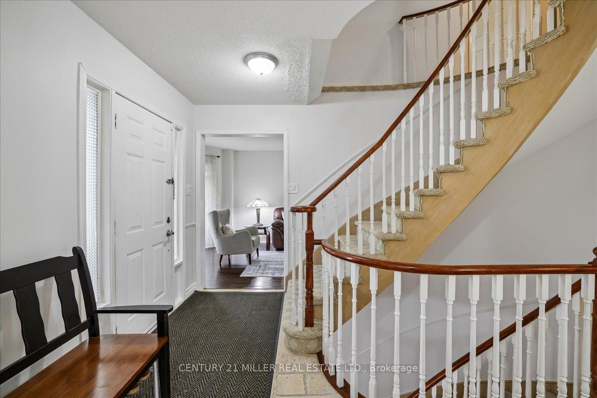 Photo 4 of 2120 Sixth Line, Oakville, River Oaks — HOMEH