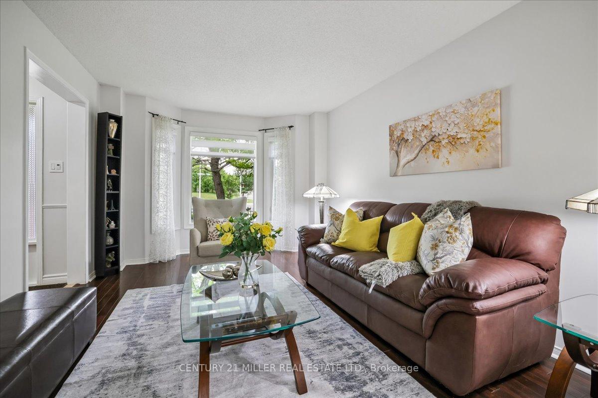 Photo 5 of 2120 Sixth Line, Oakville, River Oaks — HOMEH
