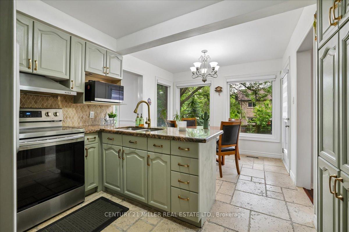 Photo 11 of 2120 Sixth Line, Oakville, River Oaks — HOMEH