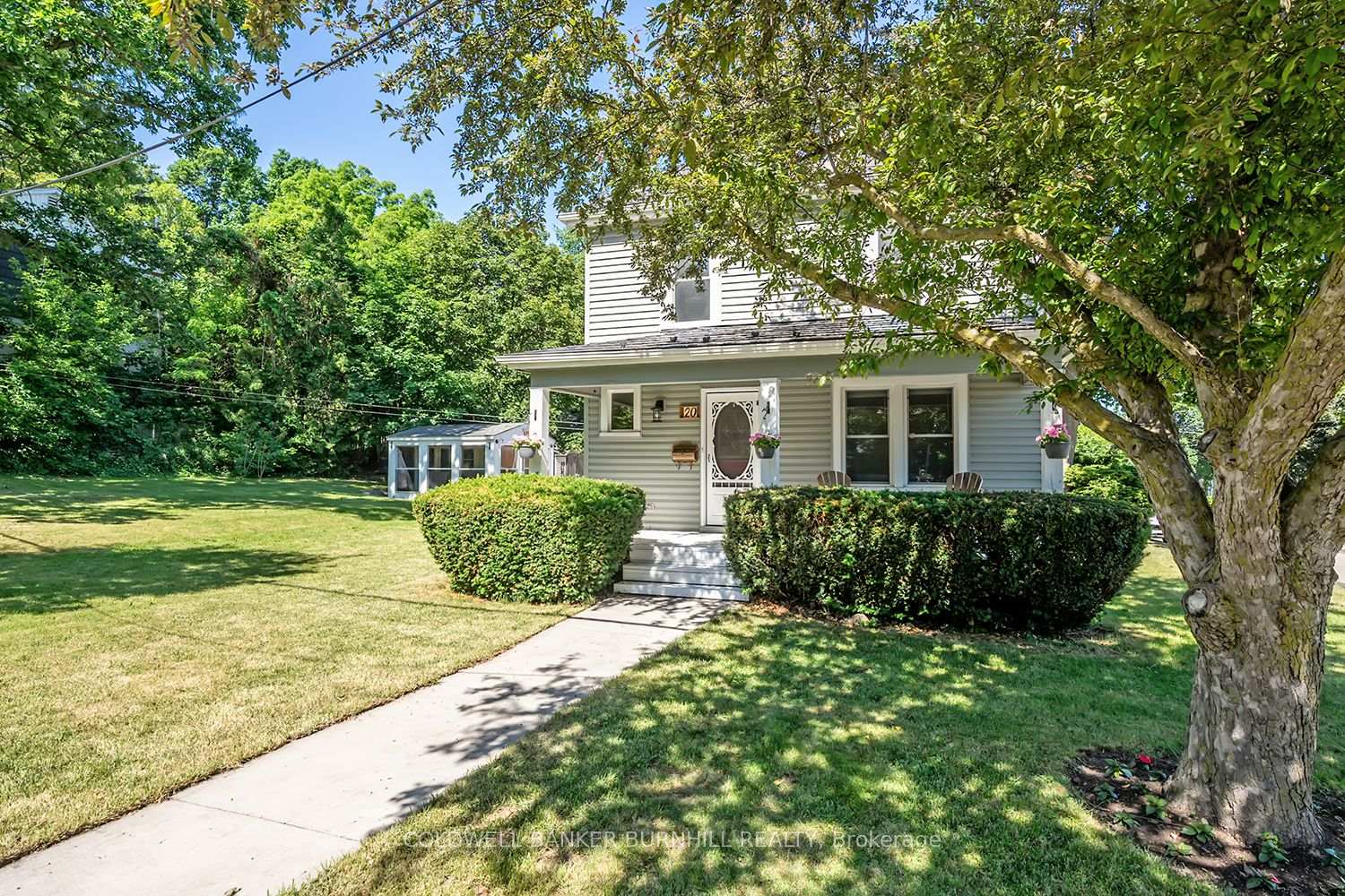 Photo 3 of 20 Wardrope Avenue, Hamilton, Stoney Creek — HOMEH