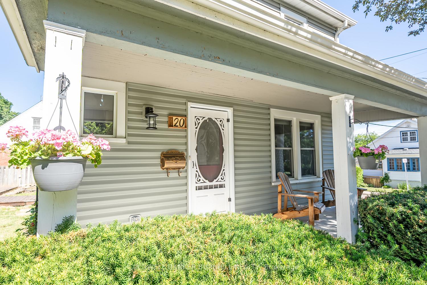 Photo 5 of 20 Wardrope Avenue, Hamilton, Stoney Creek — HOMEH
