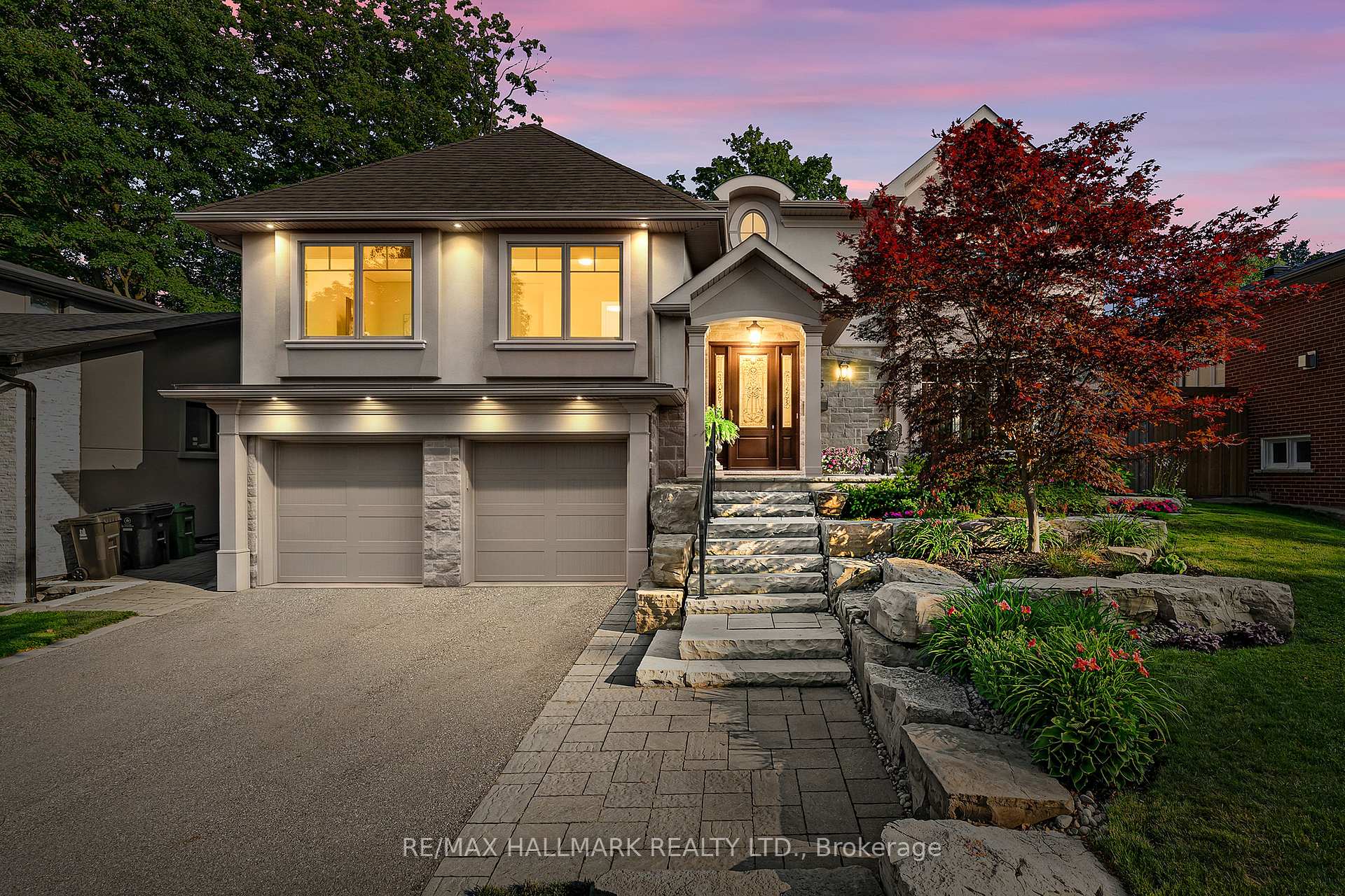 Photo 2 of 25 Queensborough Crescent, Etobicoke, Willowridge-Martingrove-Richview — HOMEH