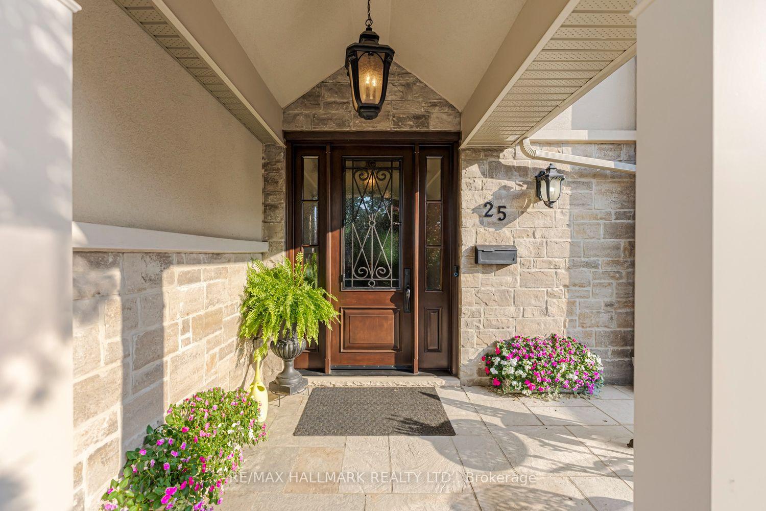 Photo 3 of 25 Queensborough Crescent, Etobicoke, Willowridge-Martingrove-Richview — HOMEH