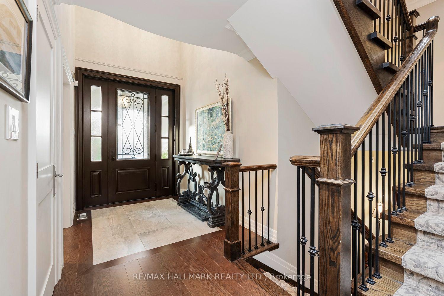 Photo 4 of 25 Queensborough Crescent, Etobicoke, Willowridge-Martingrove-Richview — HOMEH