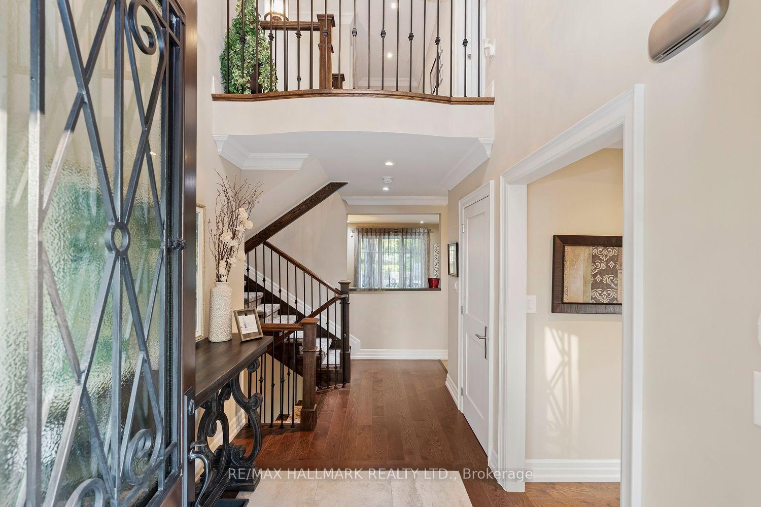 Photo 5 of 25 Queensborough Crescent, Etobicoke, Willowridge-Martingrove-Richview — HOMEH