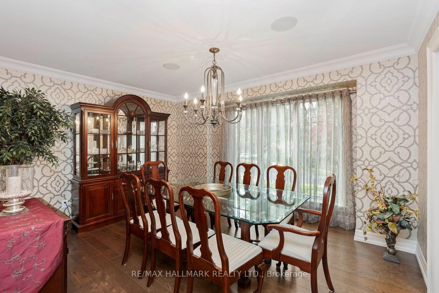 Photo 8 of 25 Queensborough Crescent, Etobicoke, Willowridge-Martingrove-Richview — HOMEH