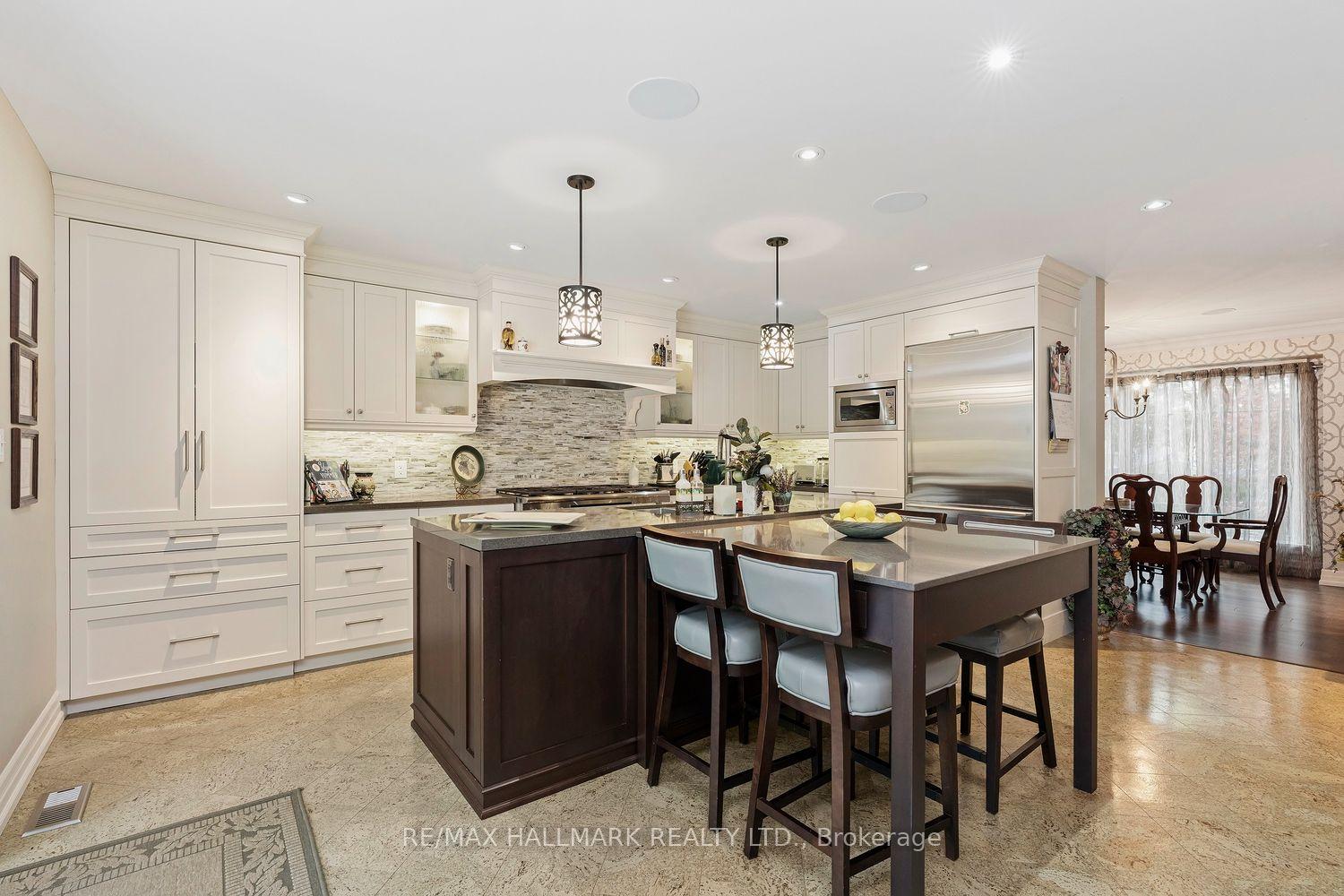 Photo 9 of 25 Queensborough Crescent, Etobicoke, Willowridge-Martingrove-Richview — HOMEH