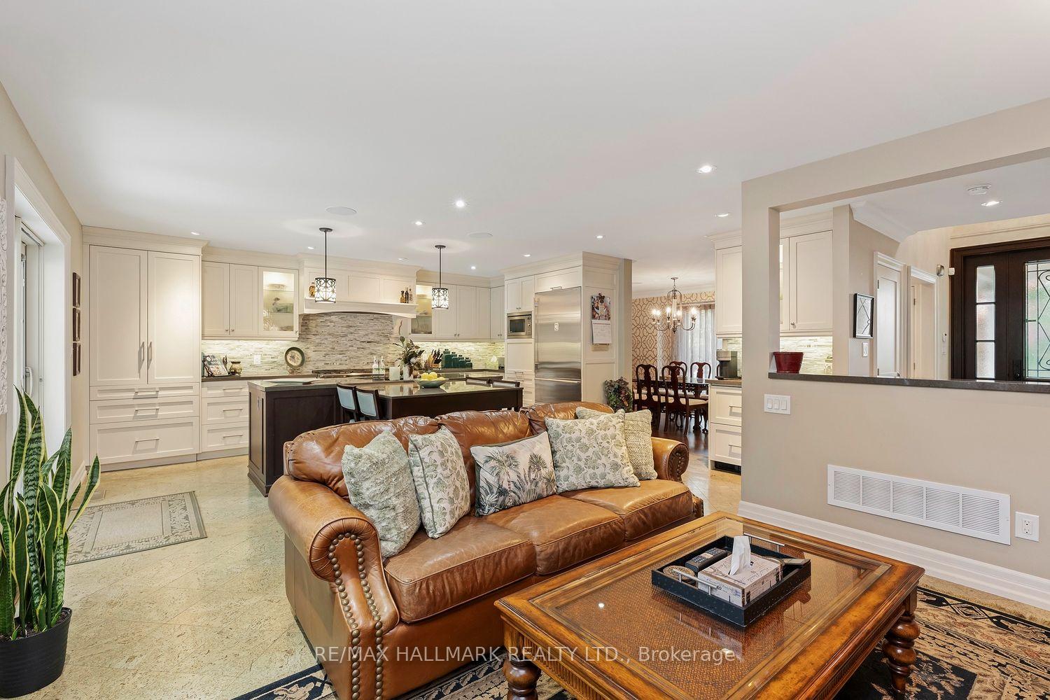 Photo 15 of 25 Queensborough Crescent, Etobicoke, Willowridge-Martingrove-Richview — HOMEH