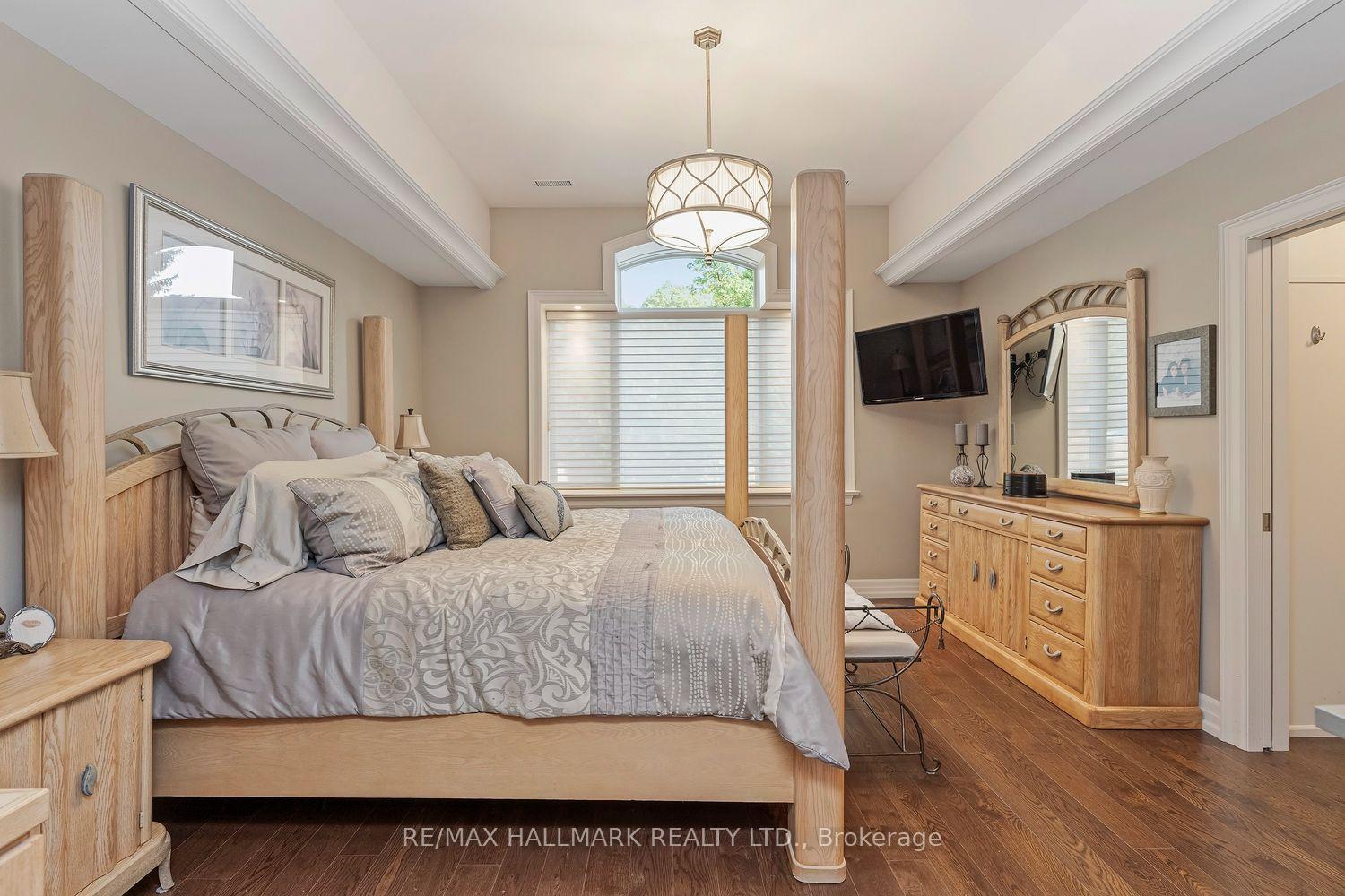 Photo 19 of 25 Queensborough Crescent, Etobicoke, Willowridge-Martingrove-Richview — HOMEH