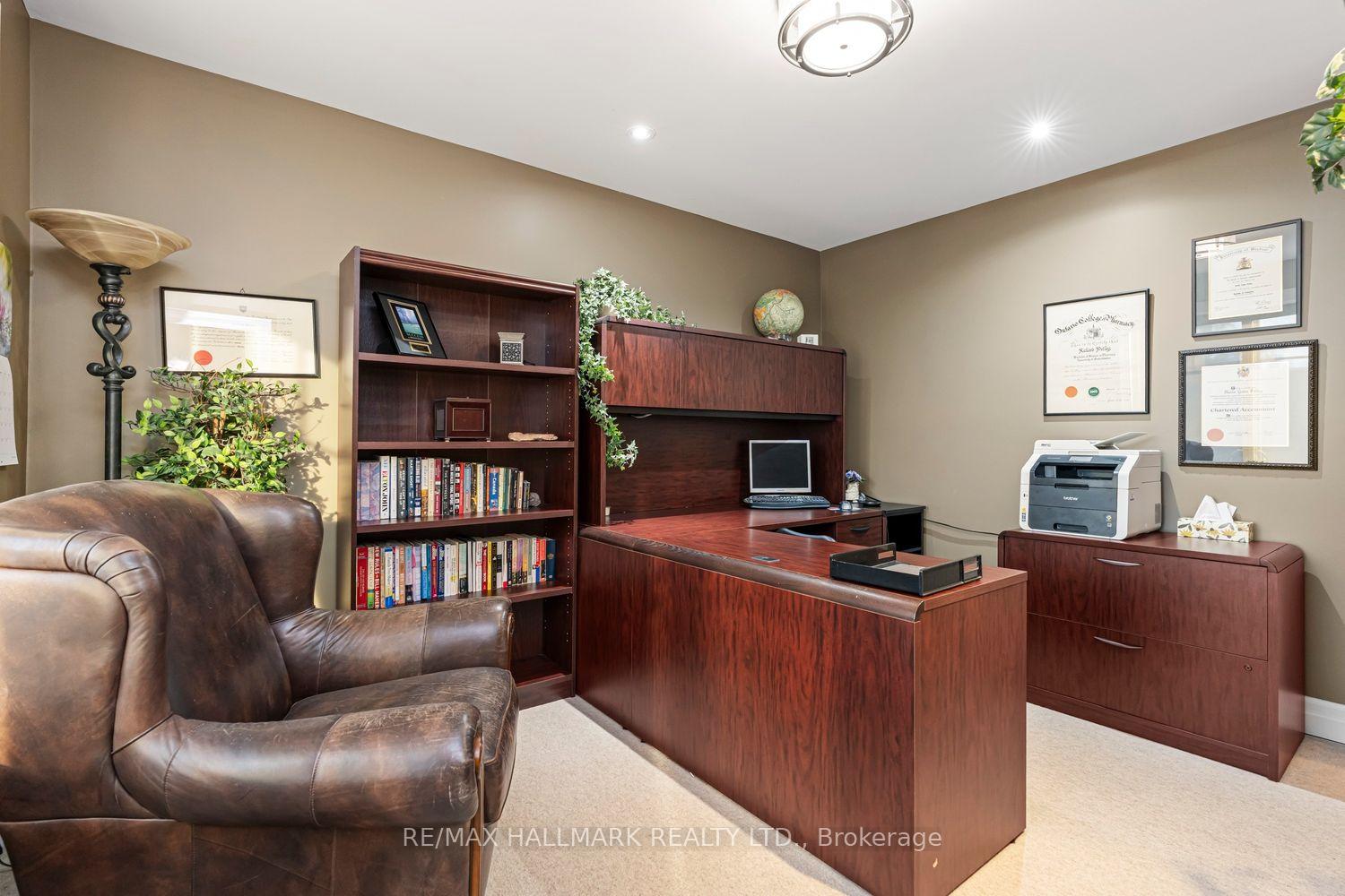 Photo 22 of 25 Queensborough Crescent, Etobicoke, Willowridge-Martingrove-Richview — HOMEH