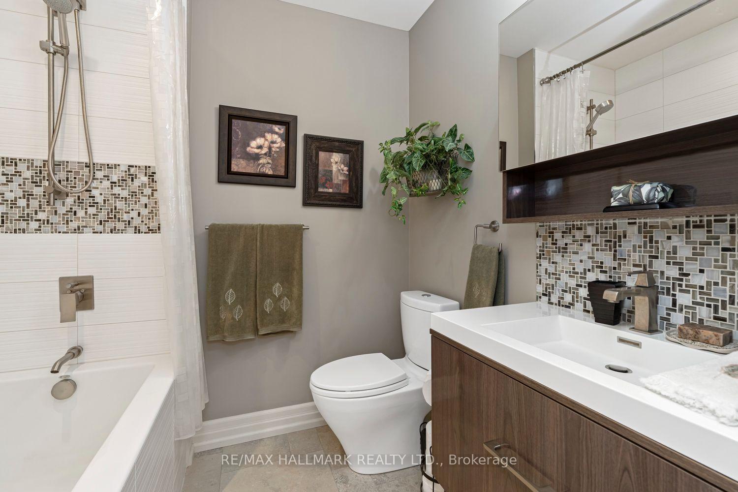 Photo 24 of 25 Queensborough Crescent, Etobicoke, Willowridge-Martingrove-Richview — HOMEH