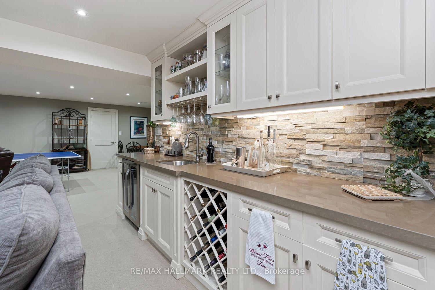 Photo 35 of 25 Queensborough Crescent, Etobicoke, Willowridge-Martingrove-Richview — HOMEH