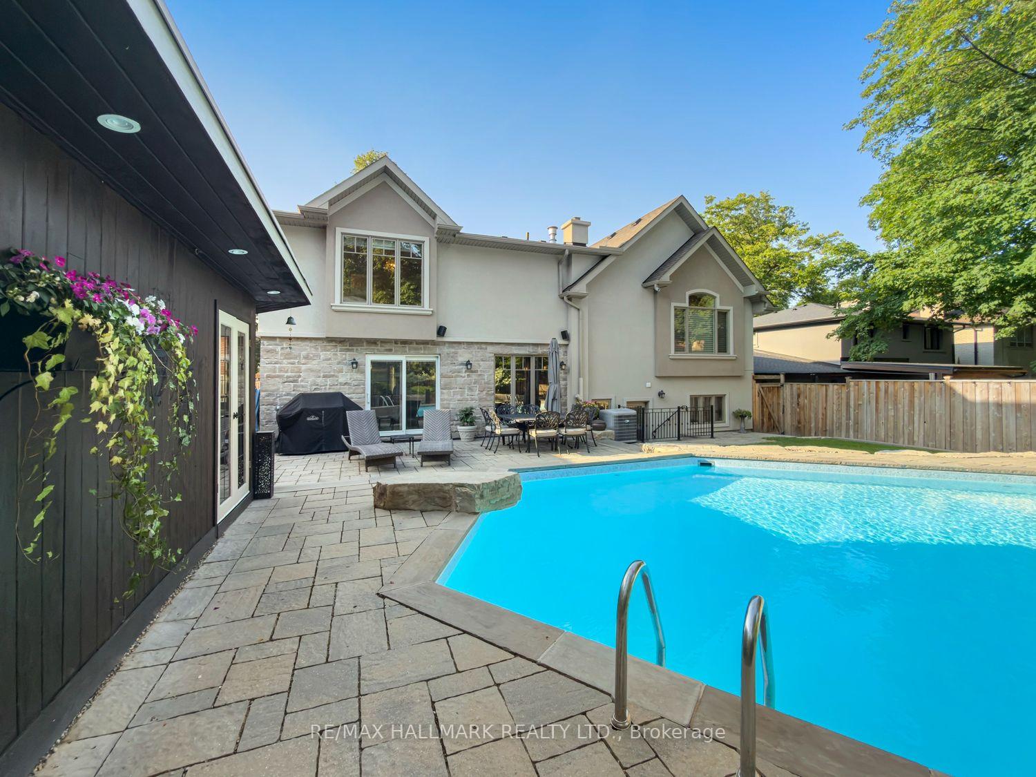 Photo 37 of 25 Queensborough Crescent, Etobicoke, Willowridge-Martingrove-Richview — HOMEH