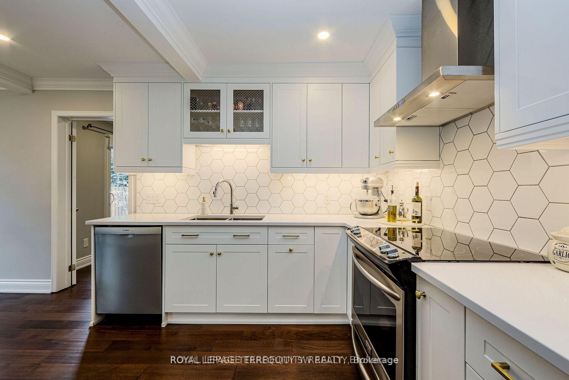 Photo 11 of 2025 Parklane Crescent, Burlington, Rose — HOMEH