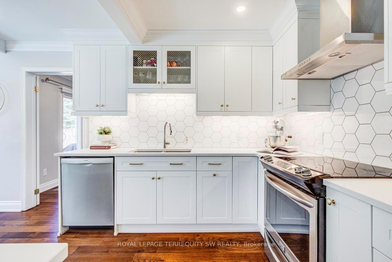 Photo 12 of 2025 Parklane Crescent, Burlington, Rose — HOMEH