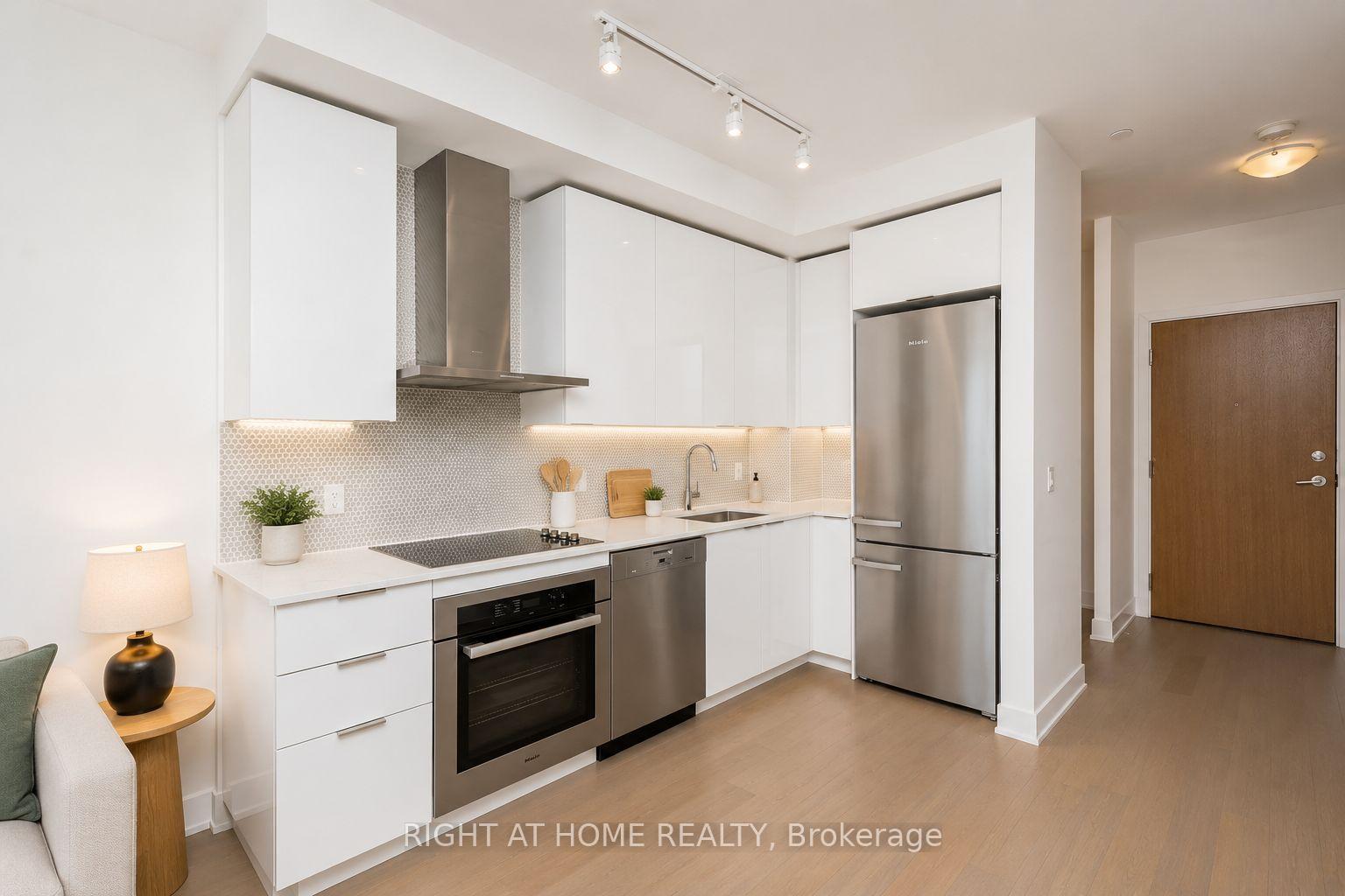 Photo 7 of Unit LPH02B, 20 Shore Breeze Drive, Etobicoke, Mimico — HOMEH
