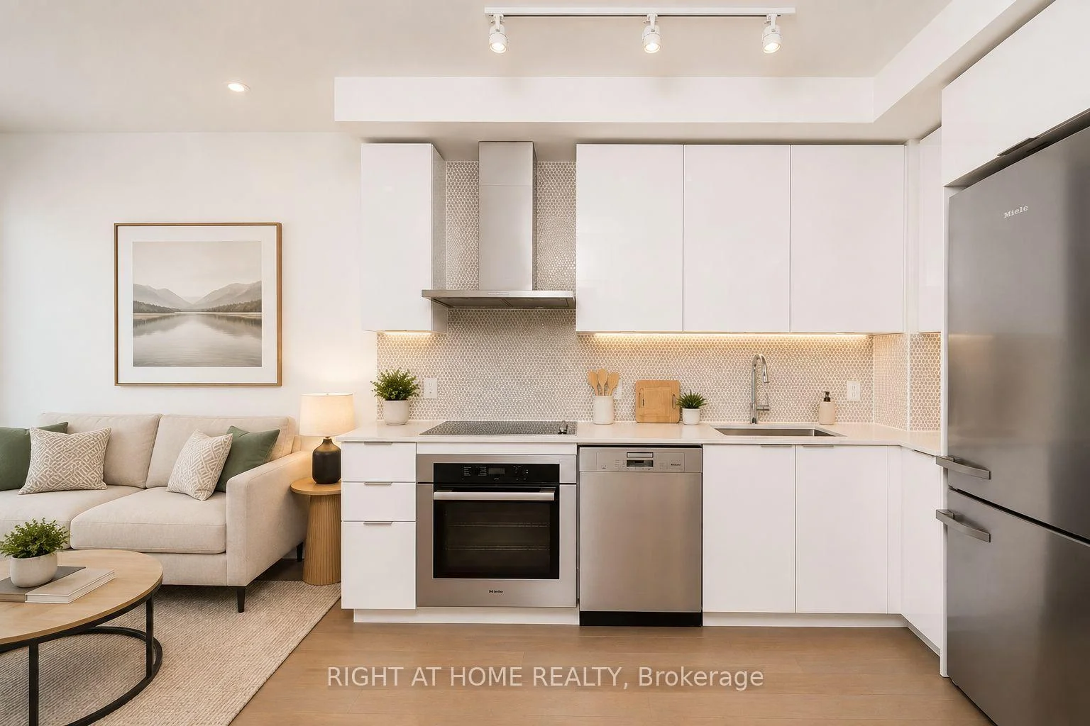 Photo 6 of Unit LPH02B, 20 Shore Breeze Drive, Etobicoke, Mimico — HOMEH