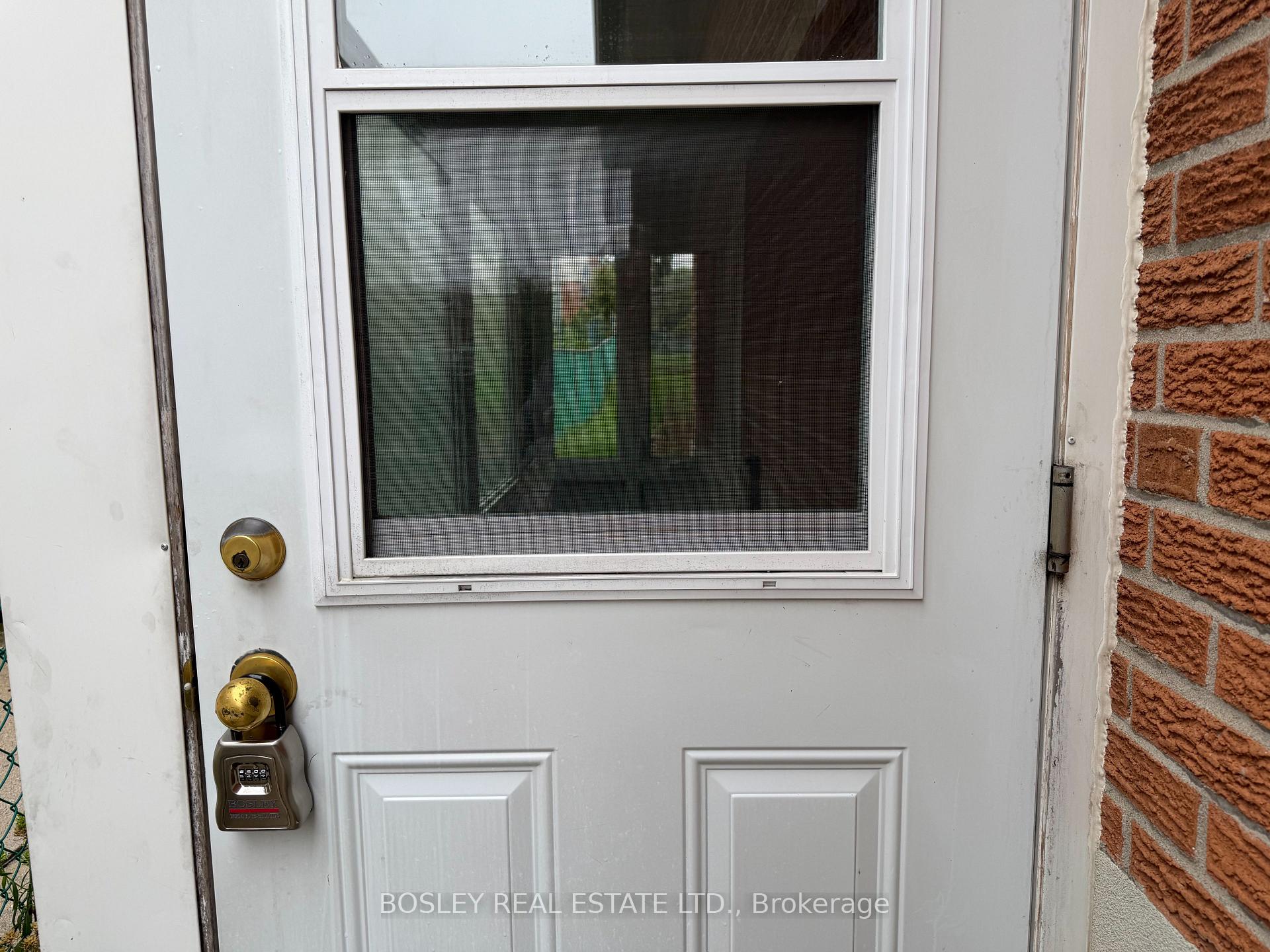 Photo 3 of Unit Lower, 63 Ernest Avenue, North York, Pleasant View — HOMEH