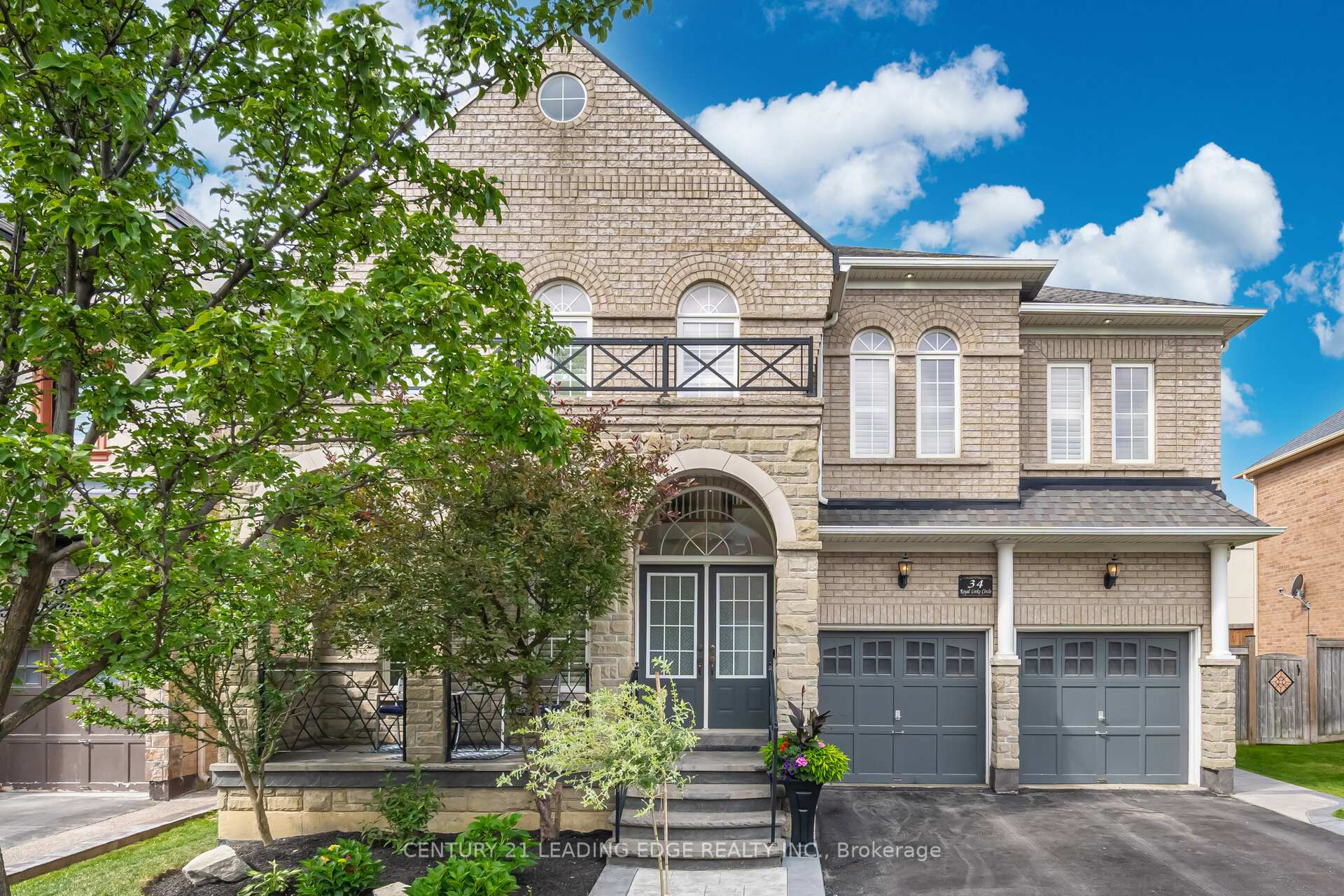 Photo 2 of 34 Royal Links Circle, Brampton, Vales of Castlemore North — HOMEH