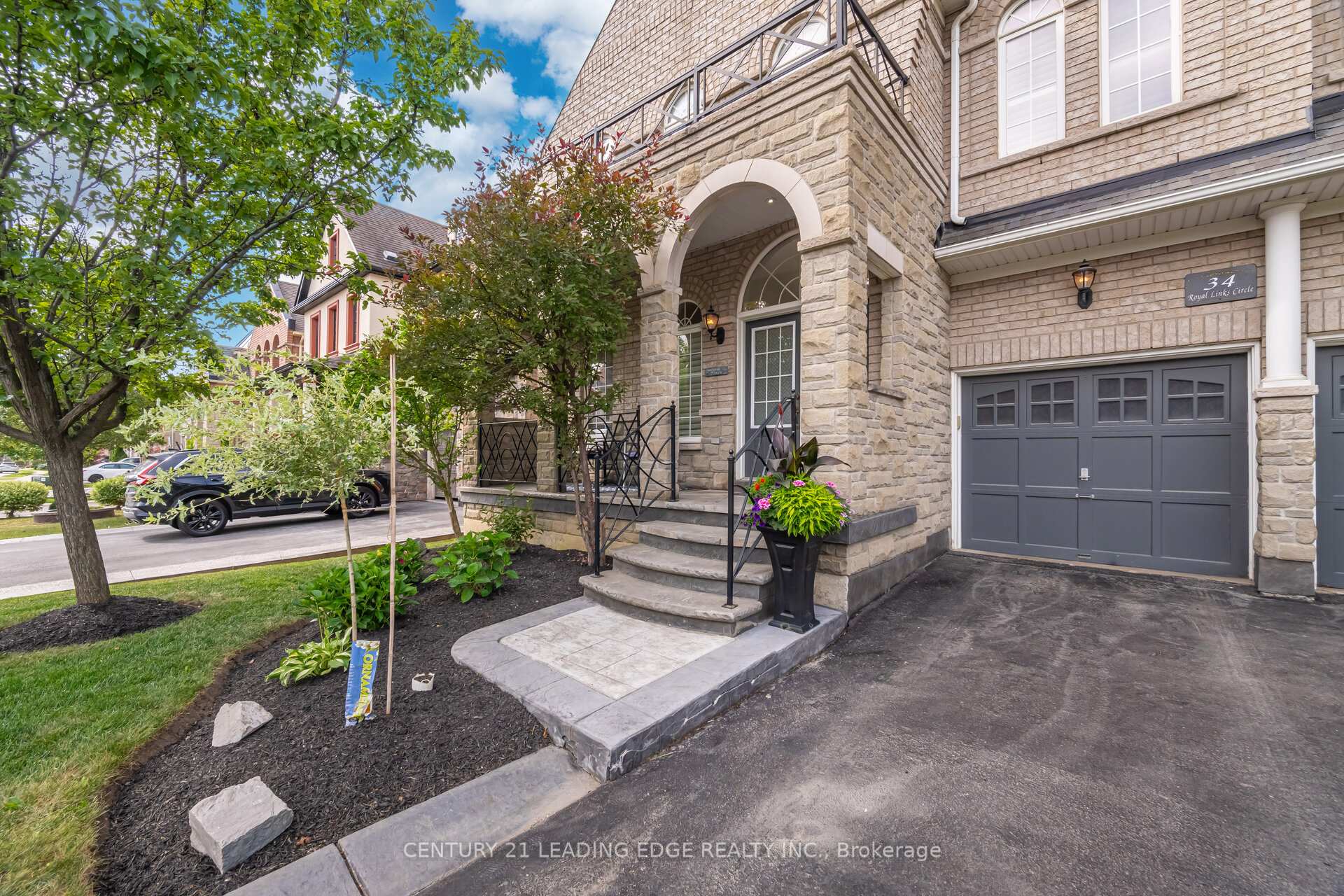 Photo 3 of 34 Royal Links Circle, Brampton, Vales of Castlemore North — HOMEH