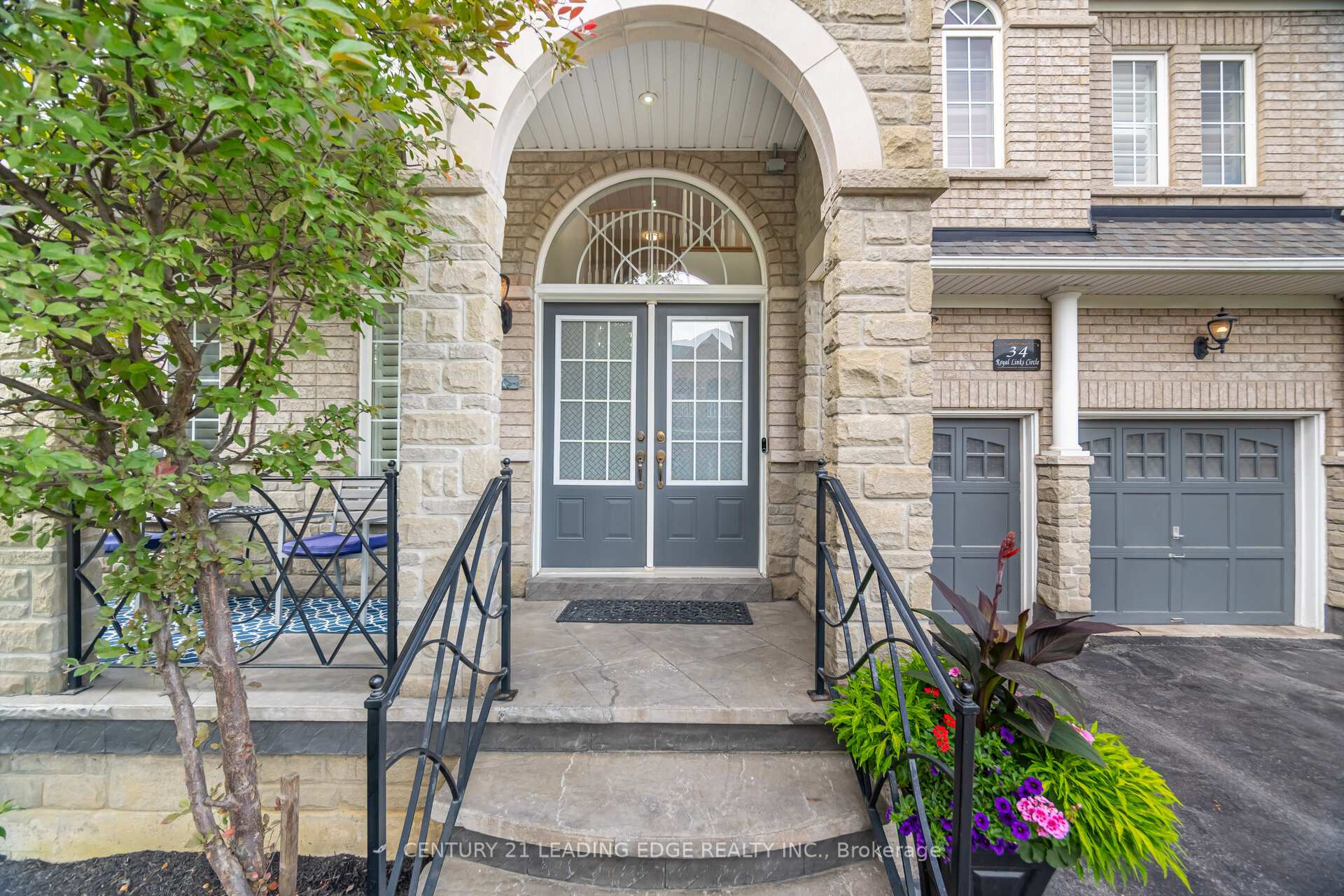 Photo 4 of 34 Royal Links Circle, Brampton, Vales of Castlemore North — HOMEH