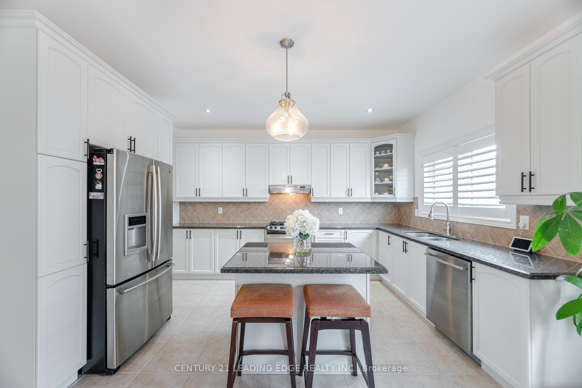 Photo 9 of 34 Royal Links Circle, Brampton, Vales of Castlemore North — HOMEH