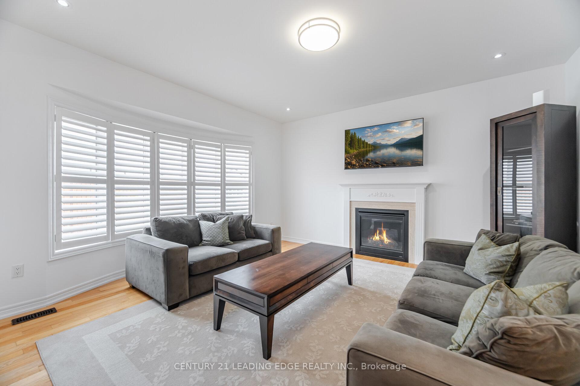Photo 12 of 34 Royal Links Circle, Brampton, Vales of Castlemore North — HOMEH