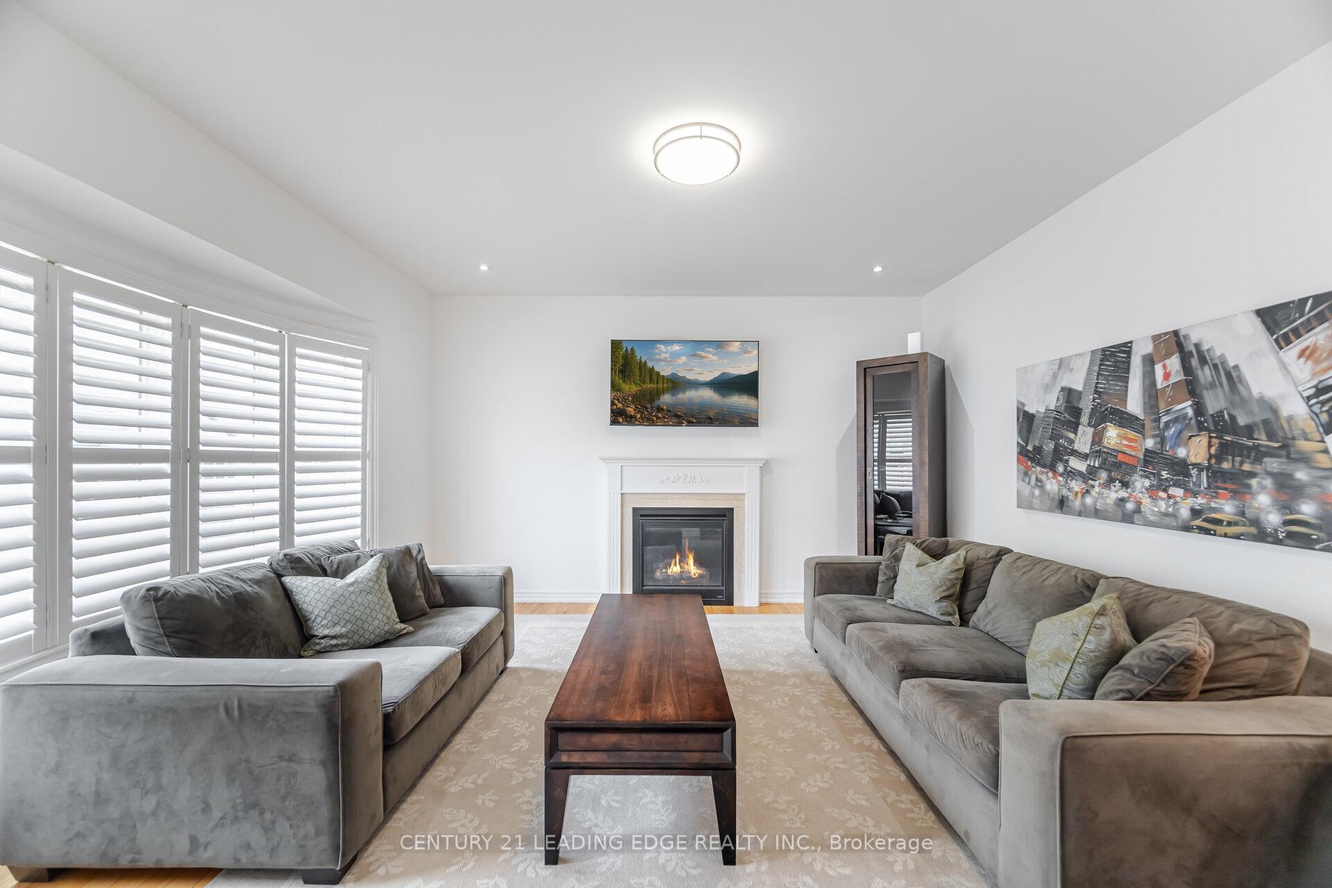 Photo 13 of 34 Royal Links Circle, Brampton, Vales of Castlemore North — HOMEH