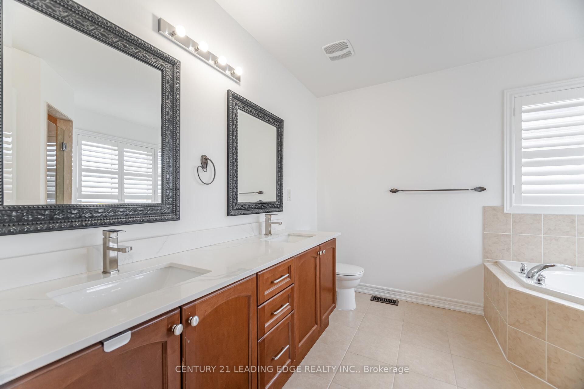 Photo 17 of 34 Royal Links Circle, Brampton, Vales of Castlemore North — HOMEH