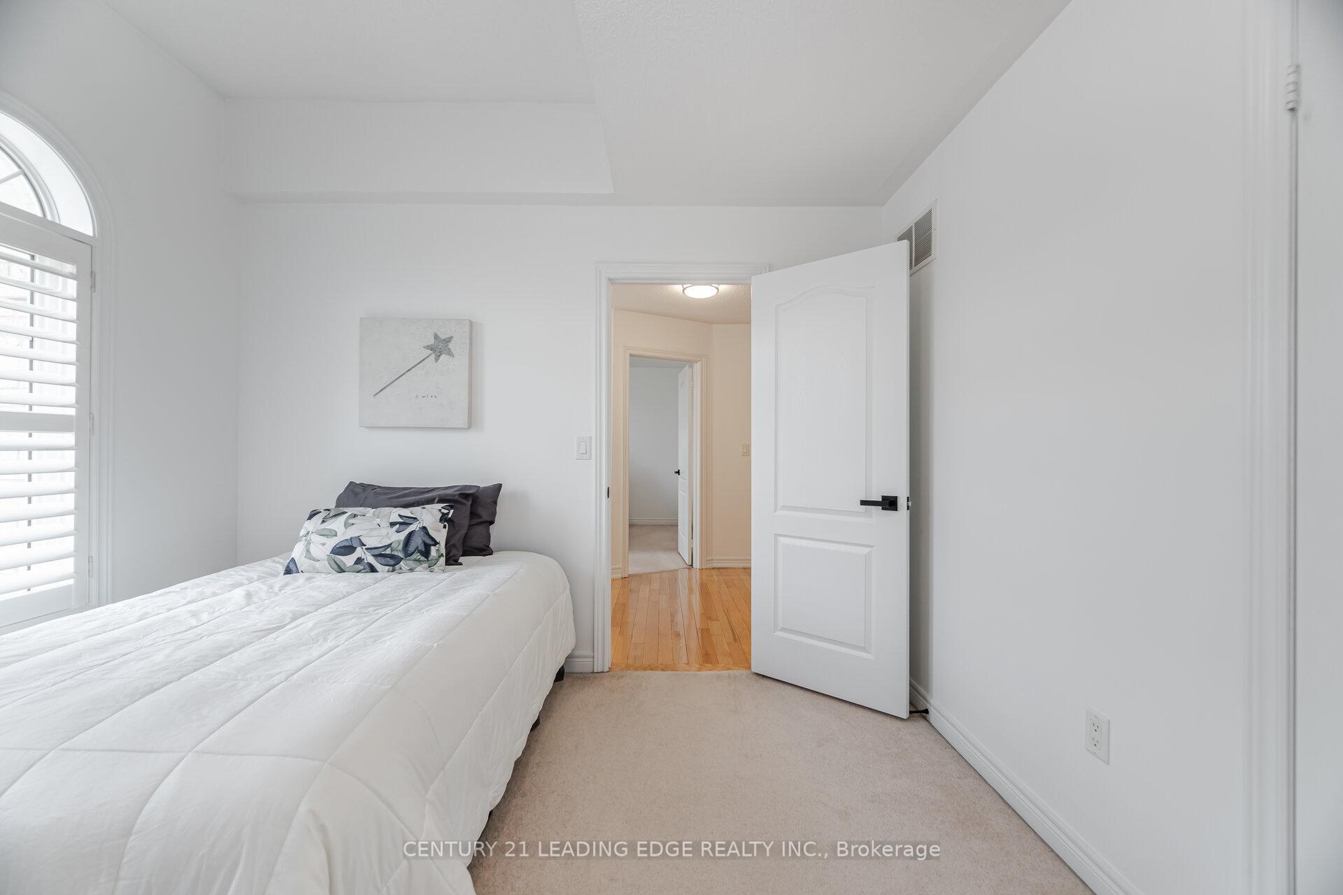 Photo 18 of 34 Royal Links Circle, Brampton, Vales of Castlemore North — HOMEH