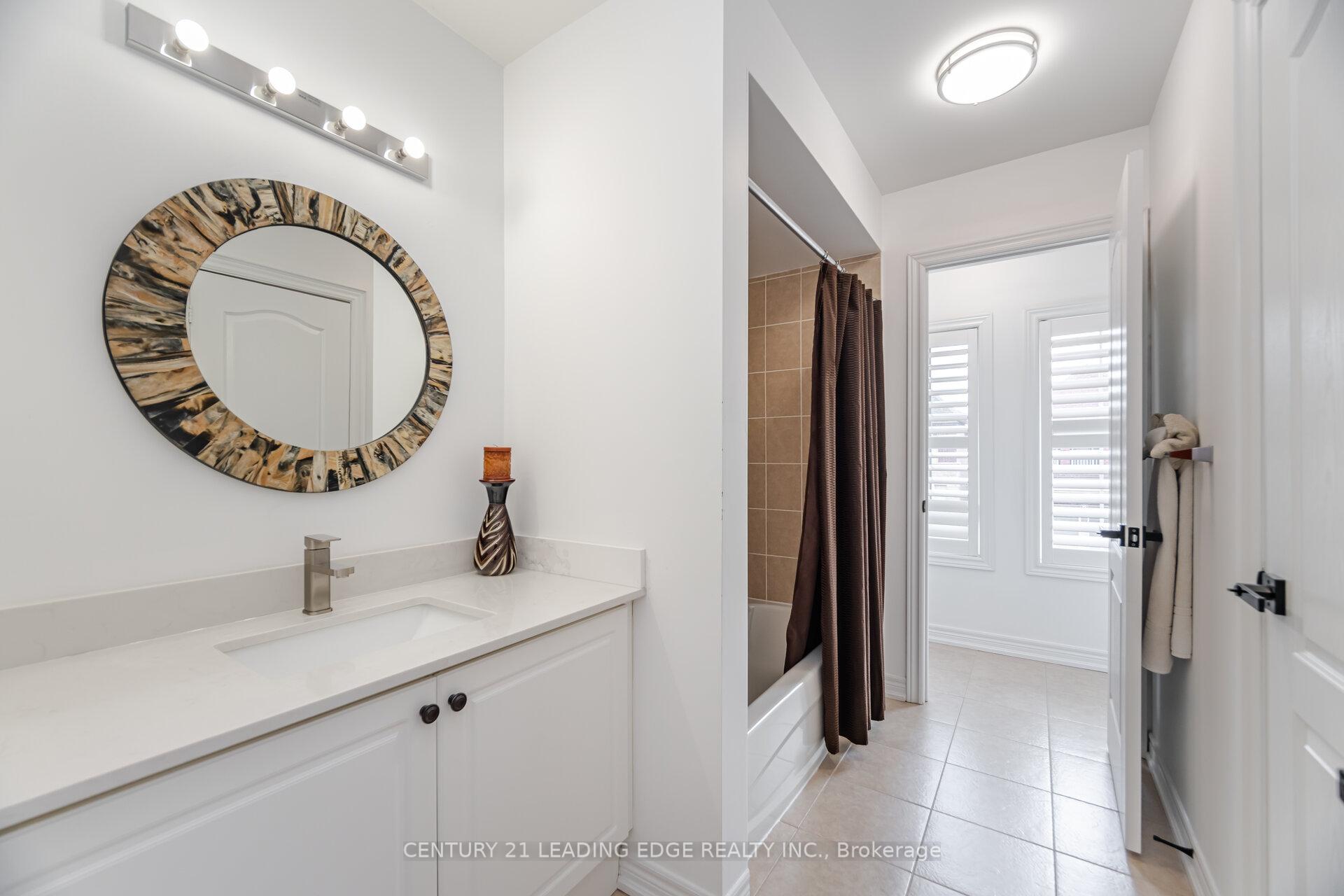 Photo 19 of 34 Royal Links Circle, Brampton, Vales of Castlemore North — HOMEH