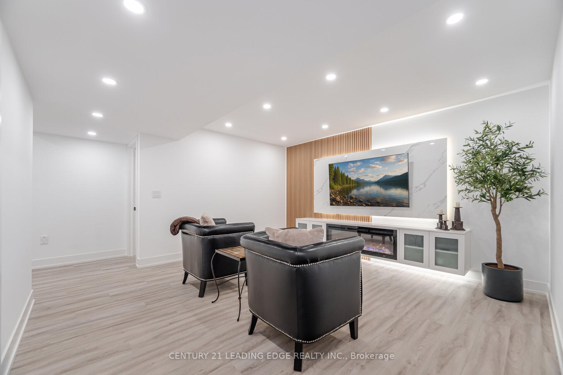 Photo 22 of 34 Royal Links Circle, Brampton, Vales of Castlemore North — HOMEH