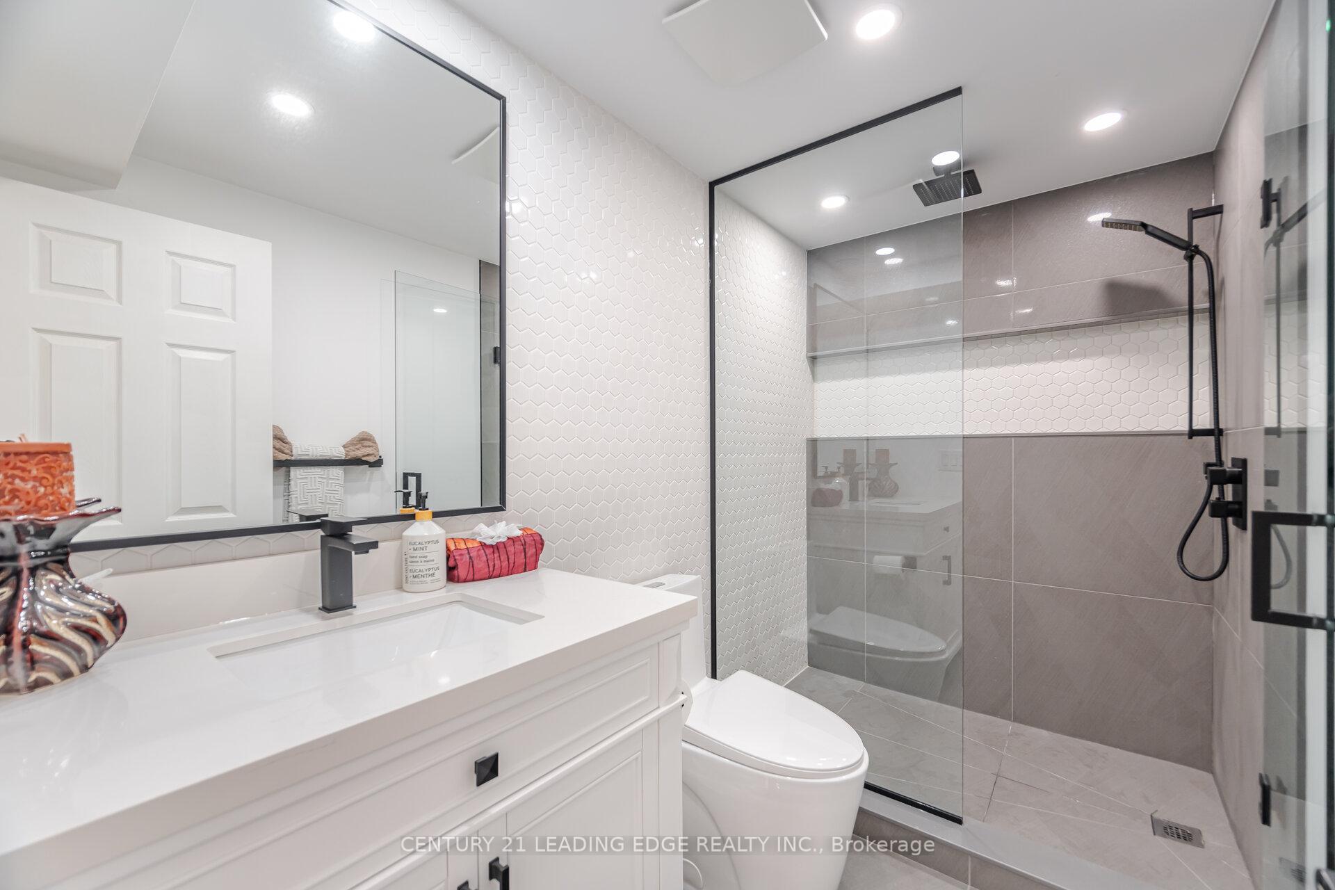 Photo 28 of 34 Royal Links Circle, Brampton, Vales of Castlemore North — HOMEH