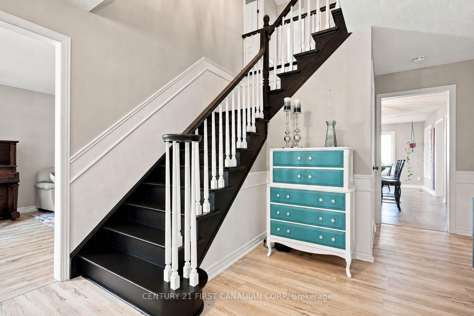 Photo 5 of 199 Somerset Crescent, London, South K — HOMEH